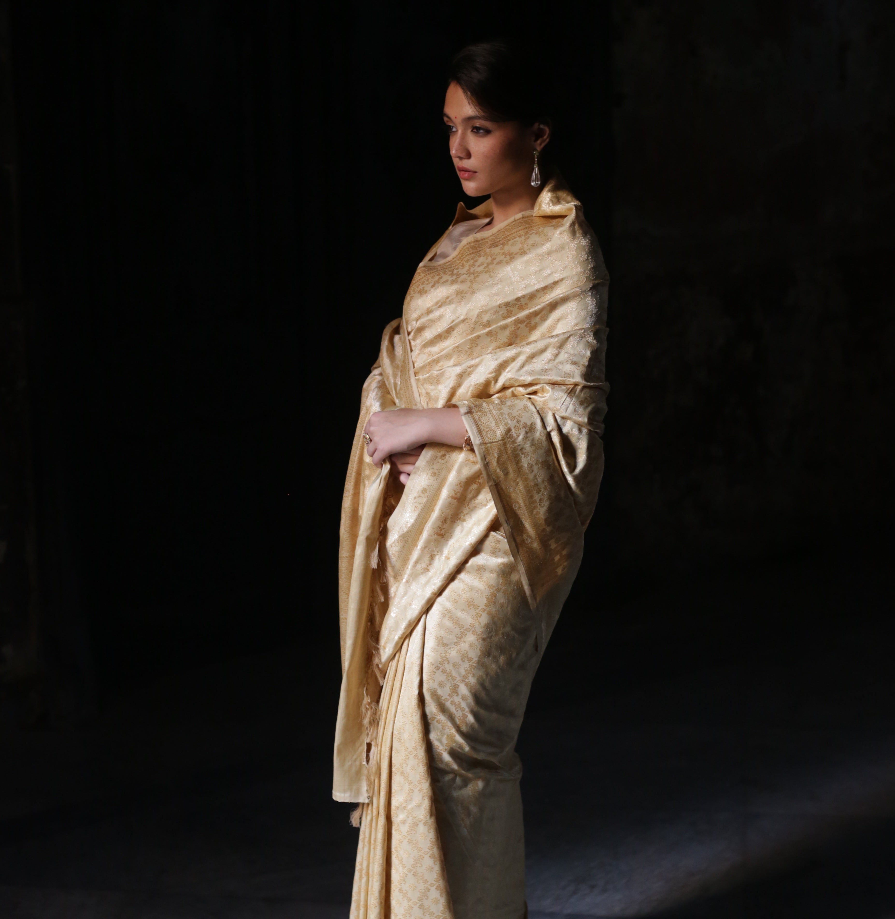 Off-White Khadwa Jaal Benarasi Saree