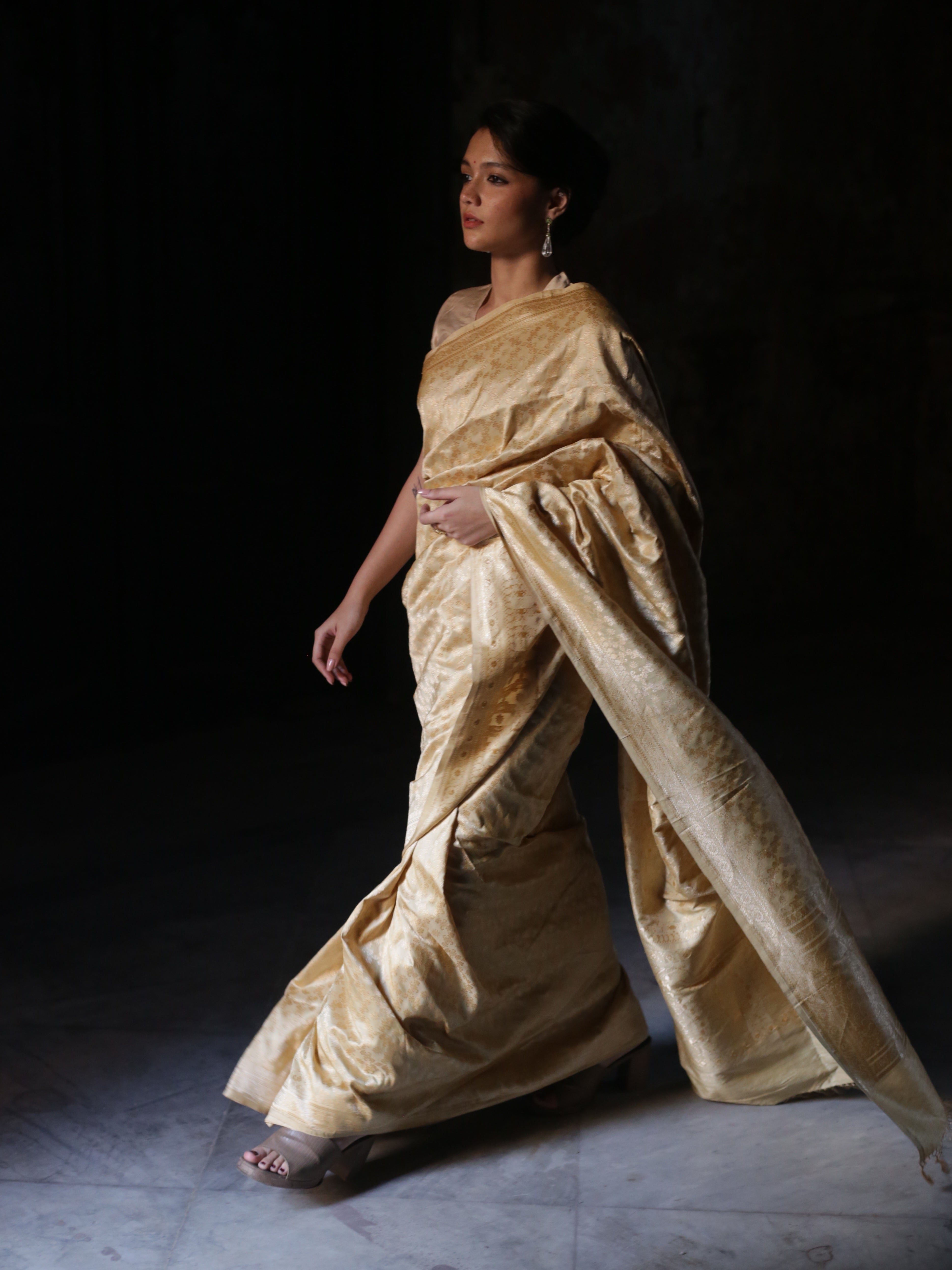 Off-White Khadwa Jaal Benarasi Saree