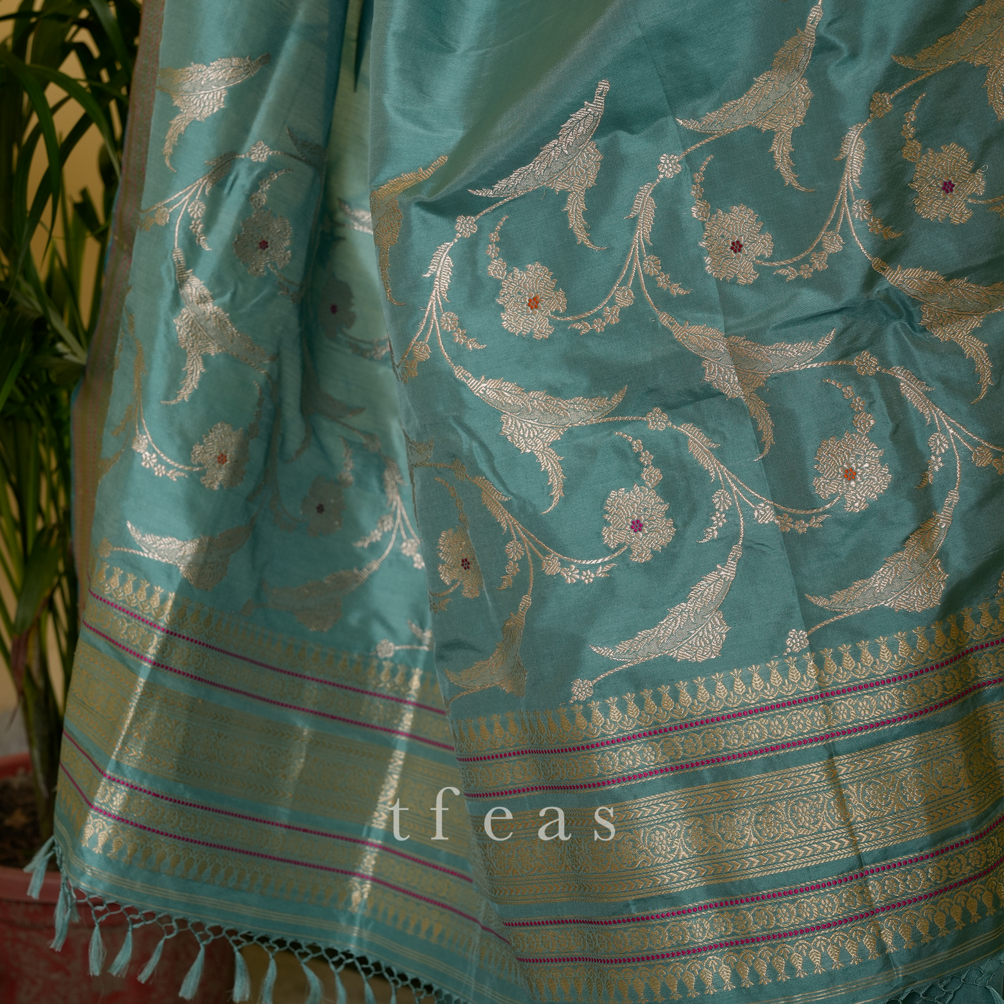 Greyish Blue Khadwa Benarasi with Jaal in the border and Palla