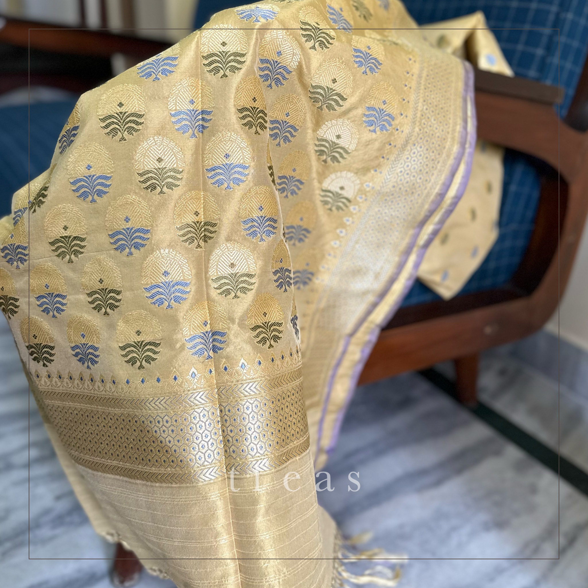 Natural Dyed Benarasi with Latifa Minakari Khadwa Buti