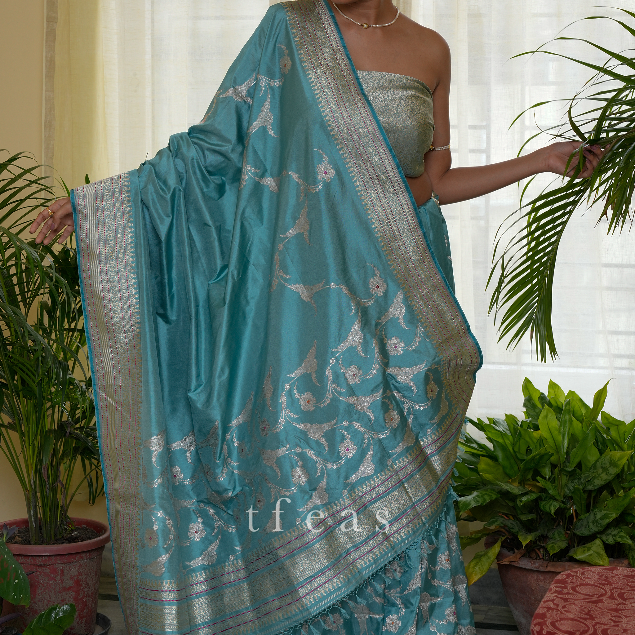 Greyish Blue Khadwa Benarasi with Jaal in the border and Palla