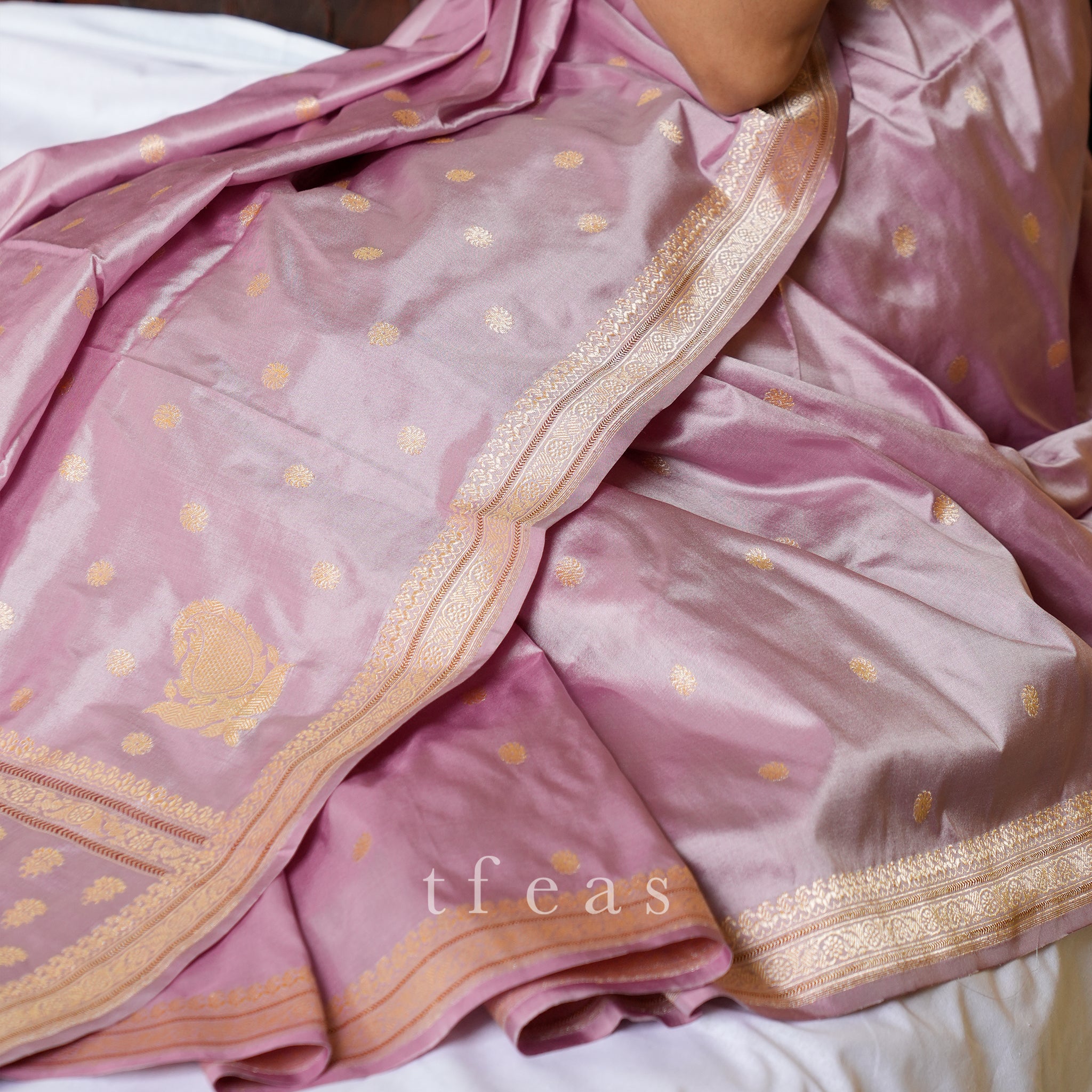 Light Mauve Coloured Khadwa Benarasi with Koniya