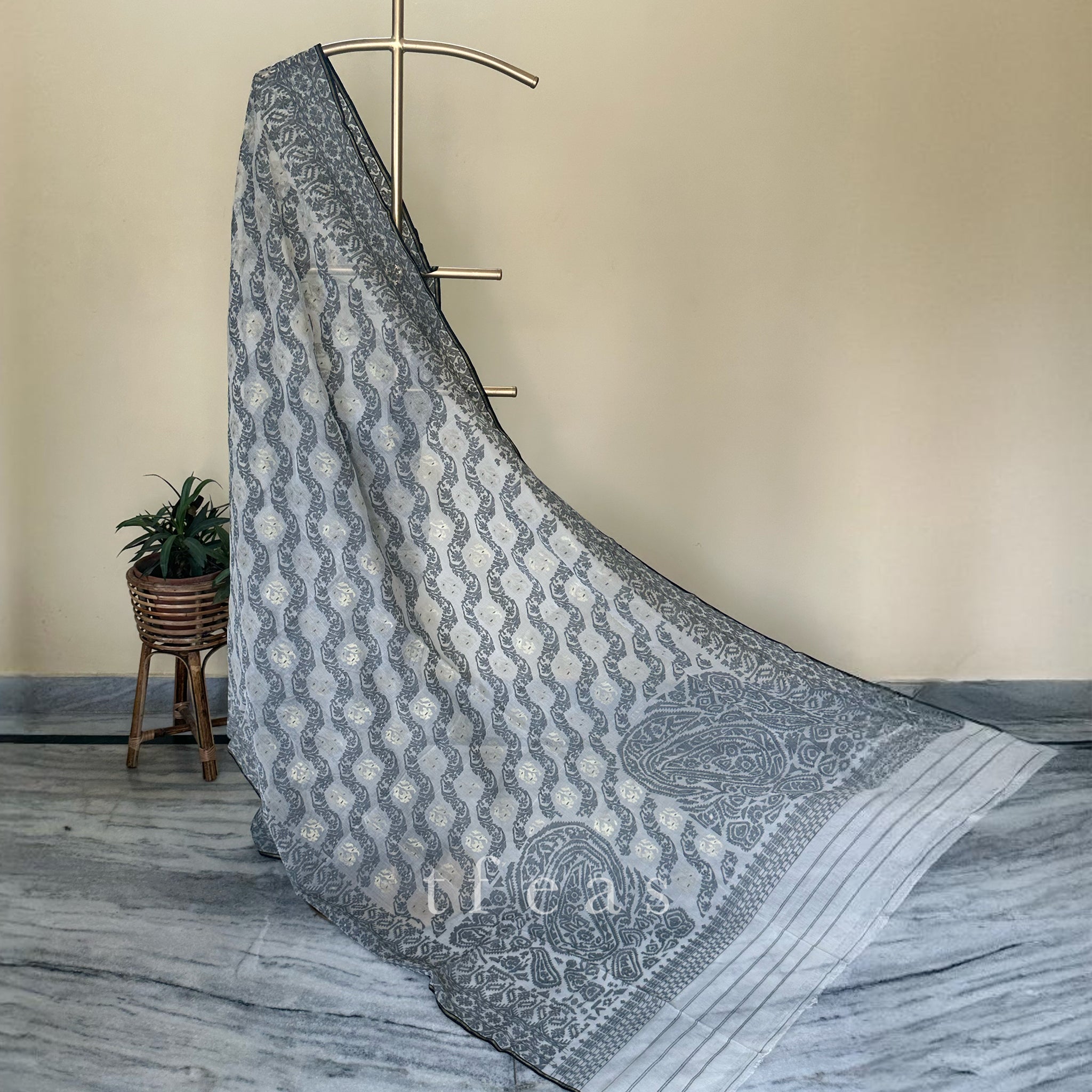 200 count handspun white and black dhakai jamdani