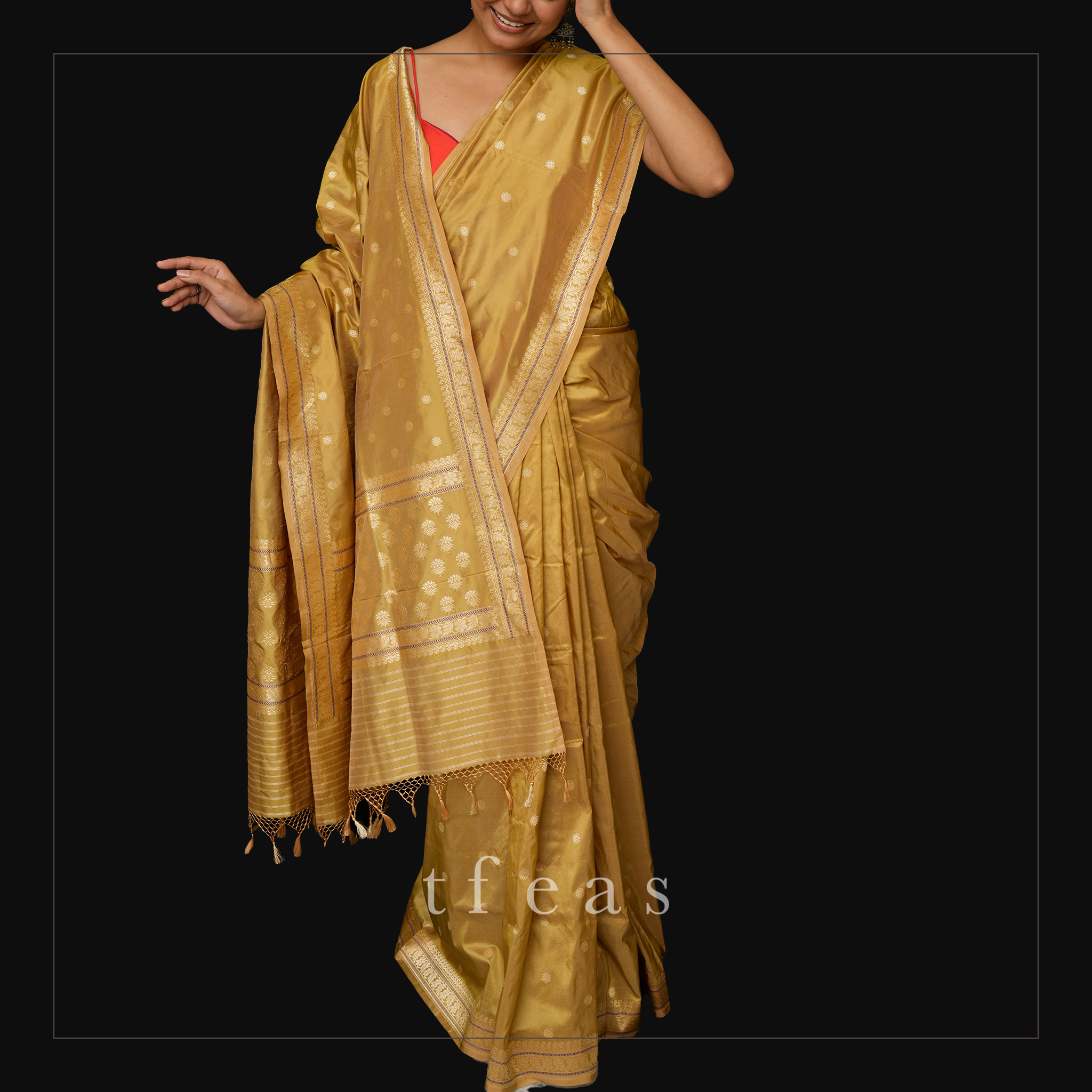 Khadwa Benarasi in Shot Colour - Beige