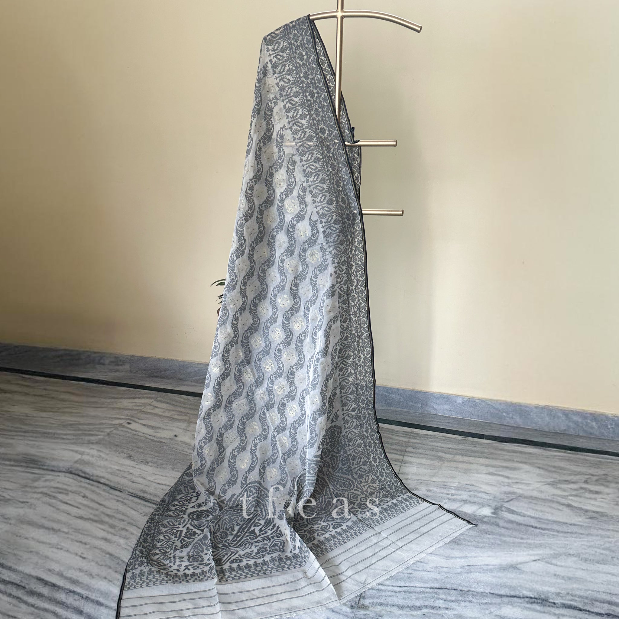 200 count handspun white and black dhakai jamdani