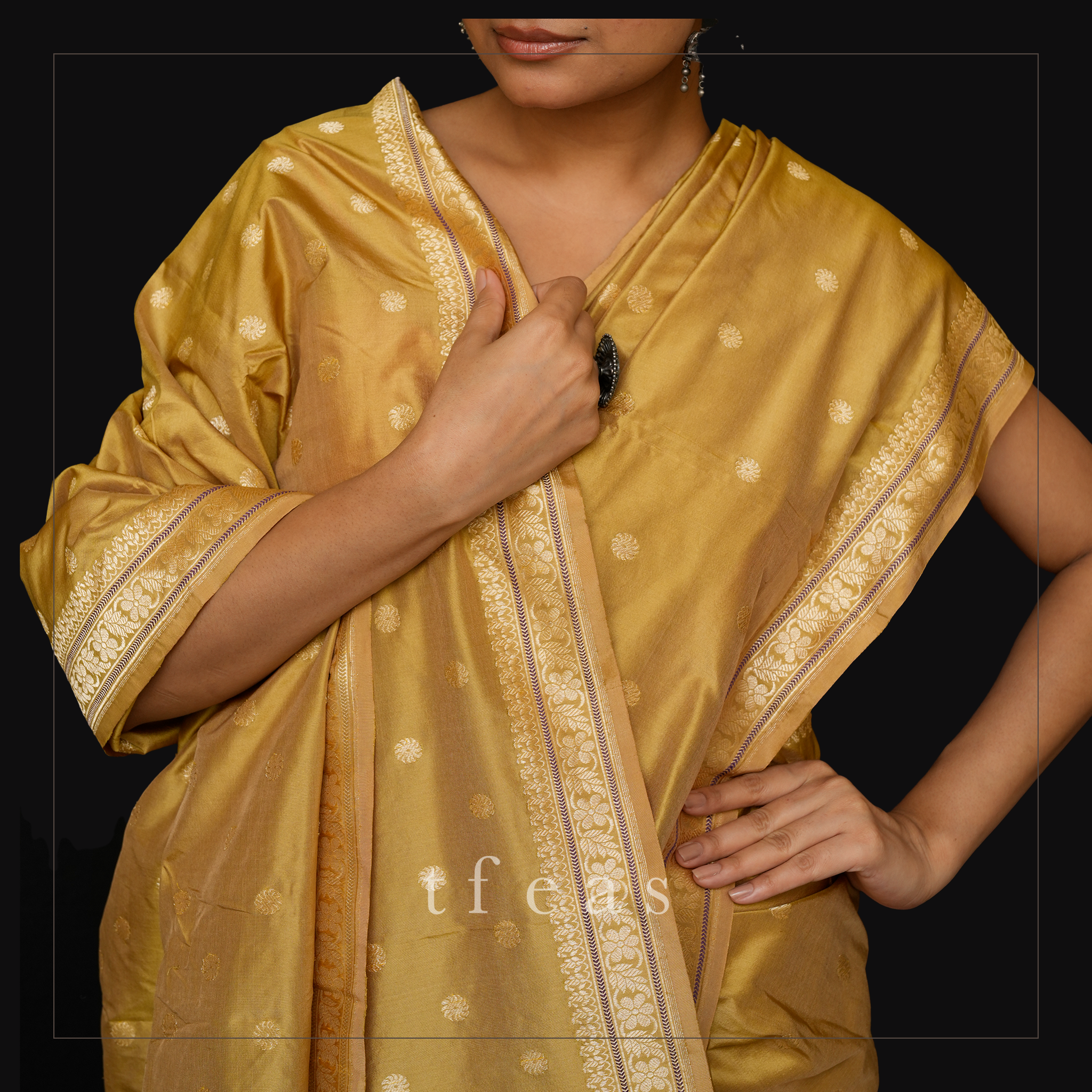 Khadwa Benarasi in Shot Colour - Beige