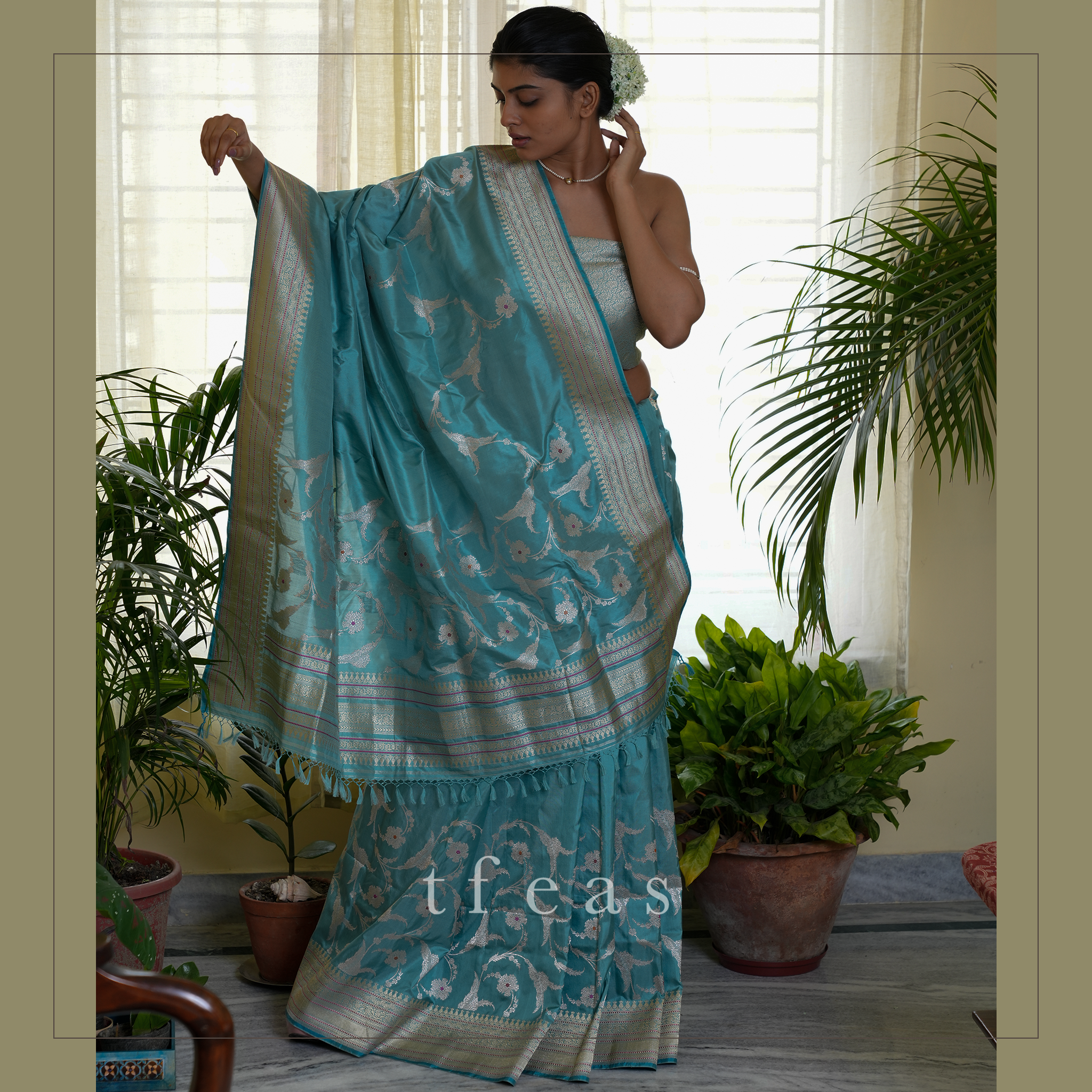 Greyish Blue Khadwa Benarasi with Jaal in the border and Palla