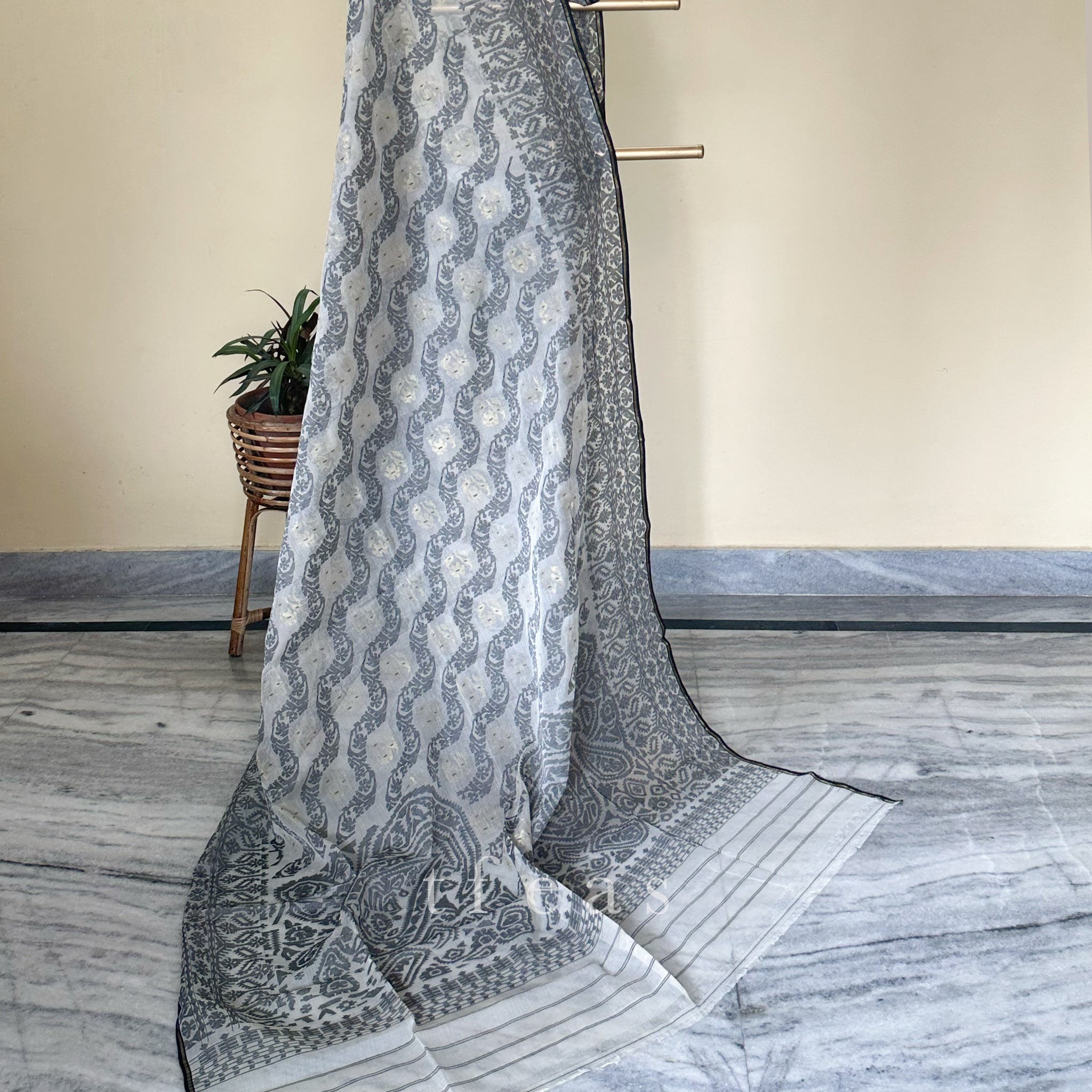 200 count handspun white and black dhakai jamdani