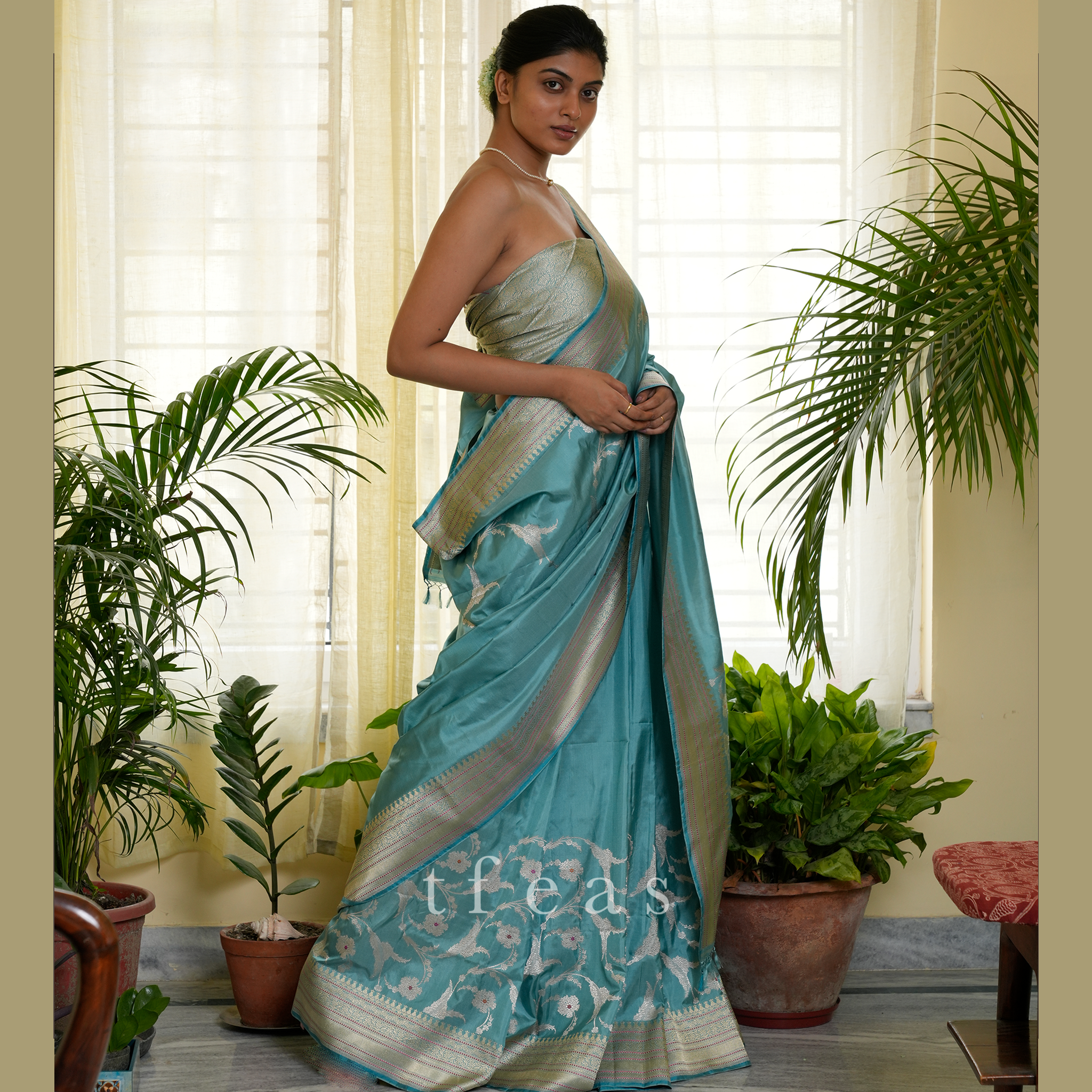 Greyish Blue Khadwa Benarasi with Jaal in the border and Palla