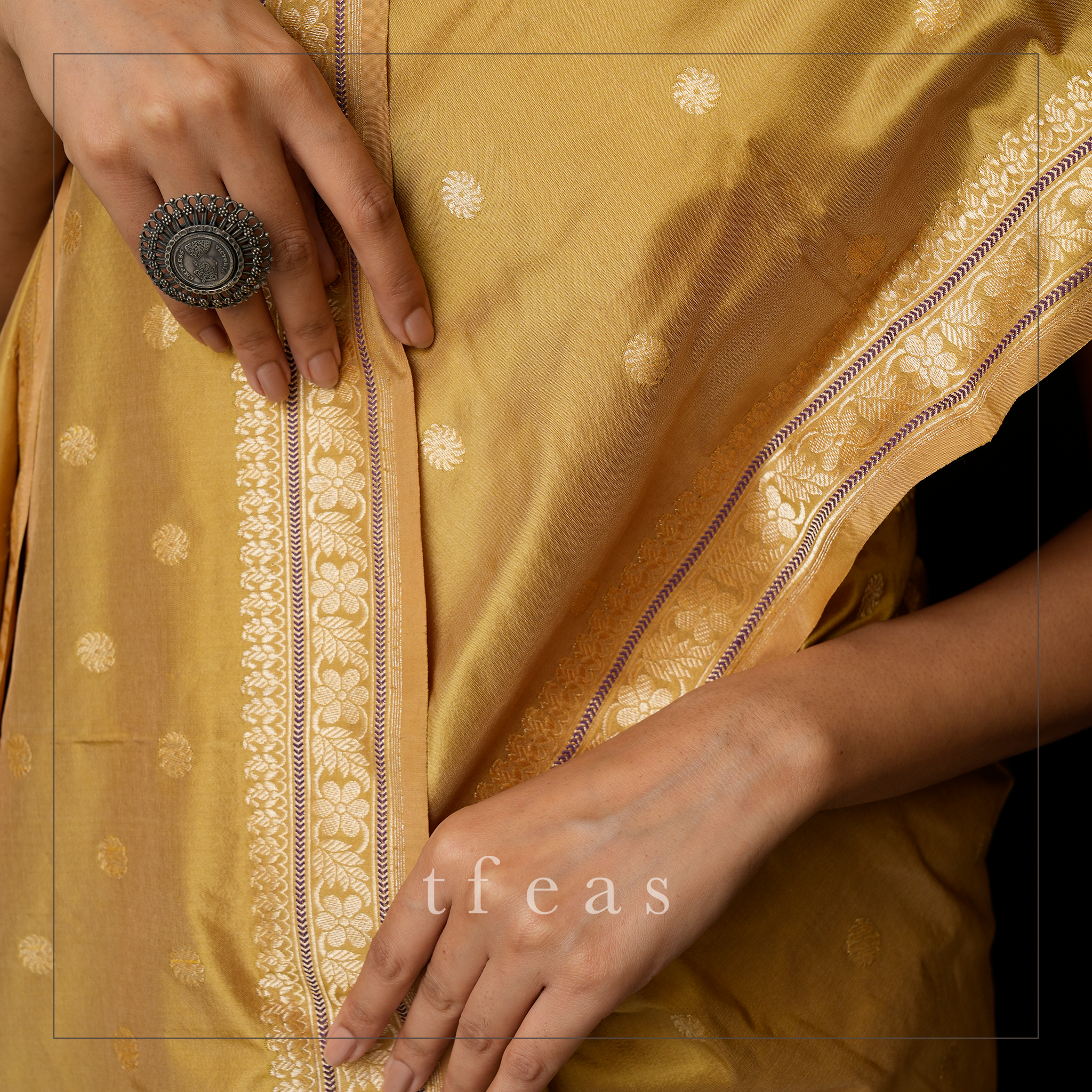 Khadwa Benarasi in Shot Colour - Beige