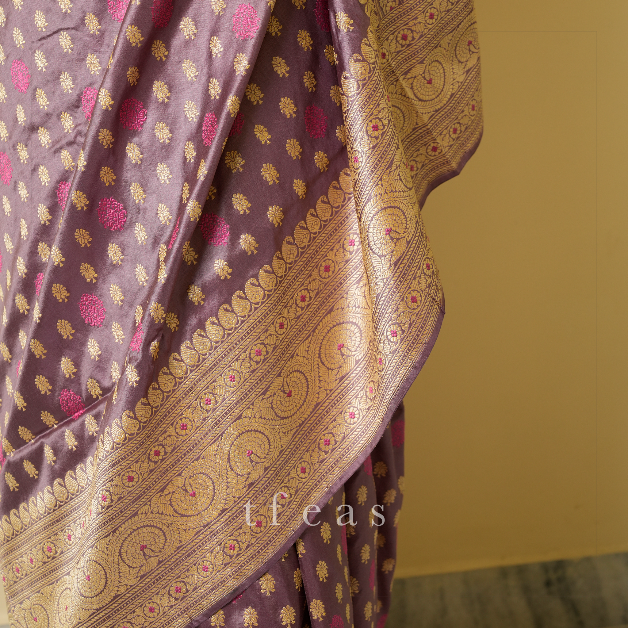 Greyish Purple Shot Colour Khadwa Benarasi - a Masterpiece