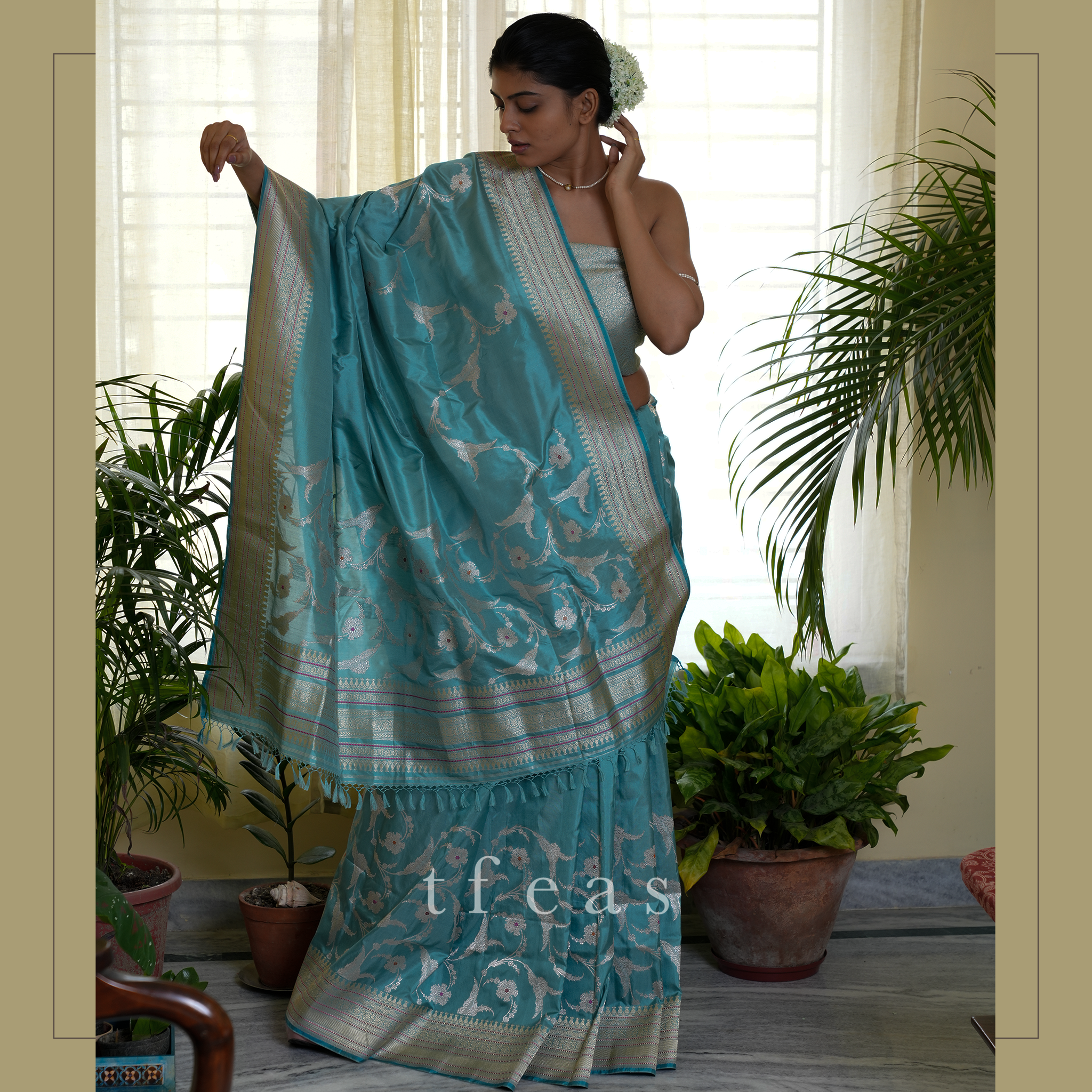 Greyish Blue Khadwa Benarasi with Jaal in the border and Palla