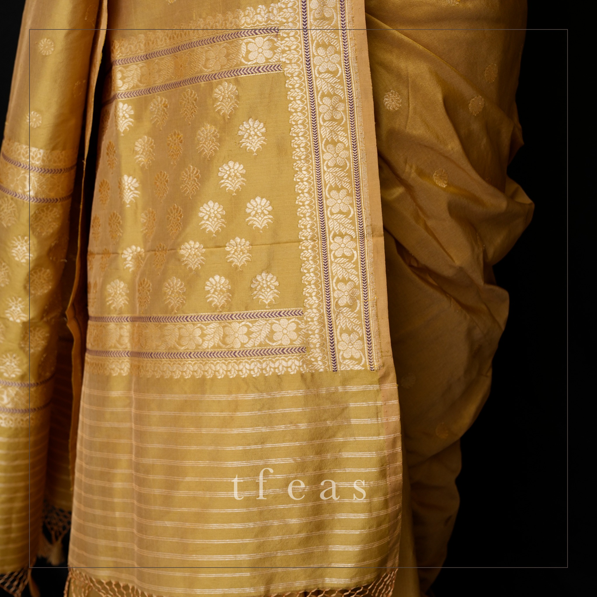Khadwa Benarasi in Shot Colour - Beige