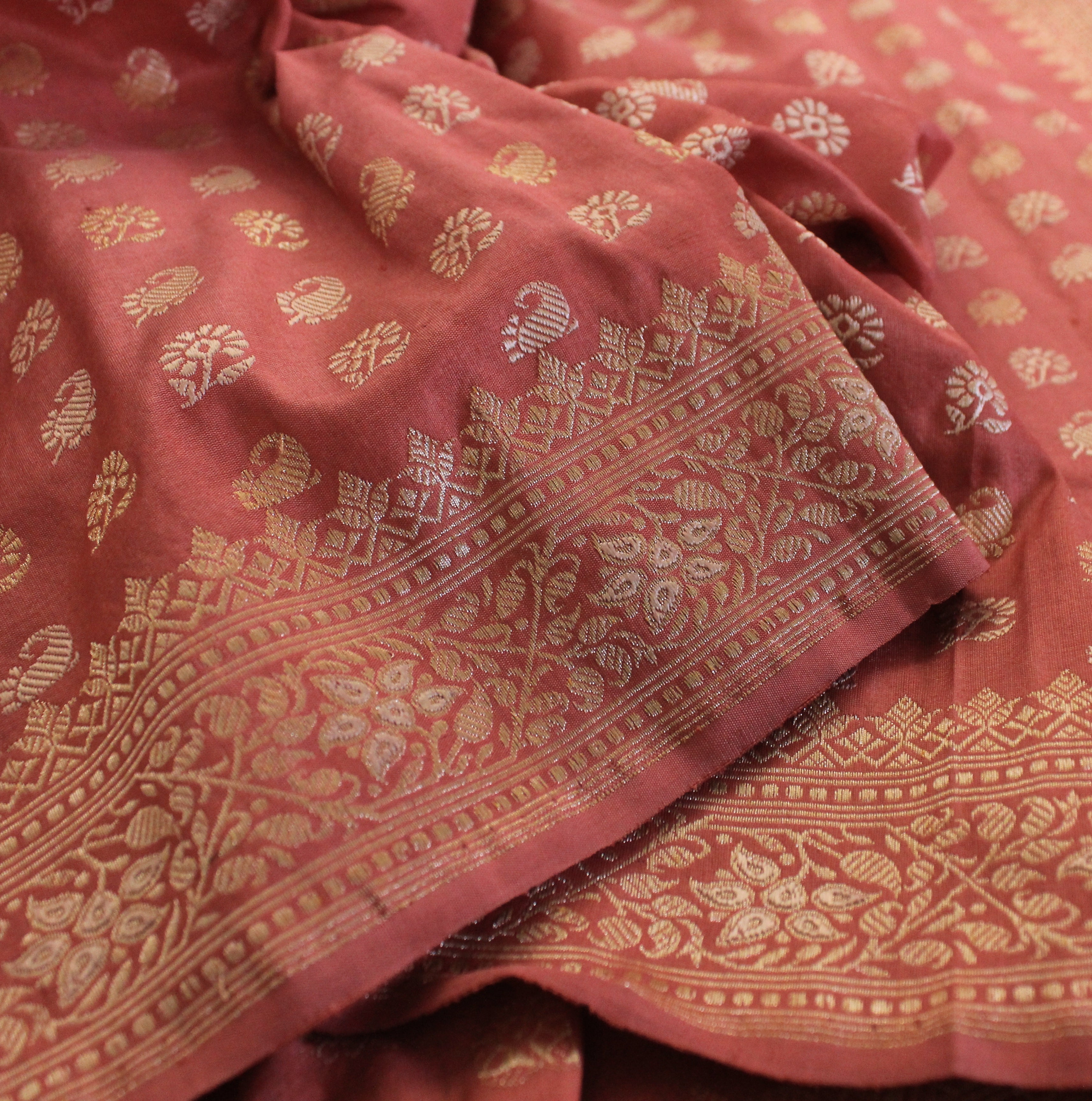 Dudhe Alta Natural Dyed Baluchari