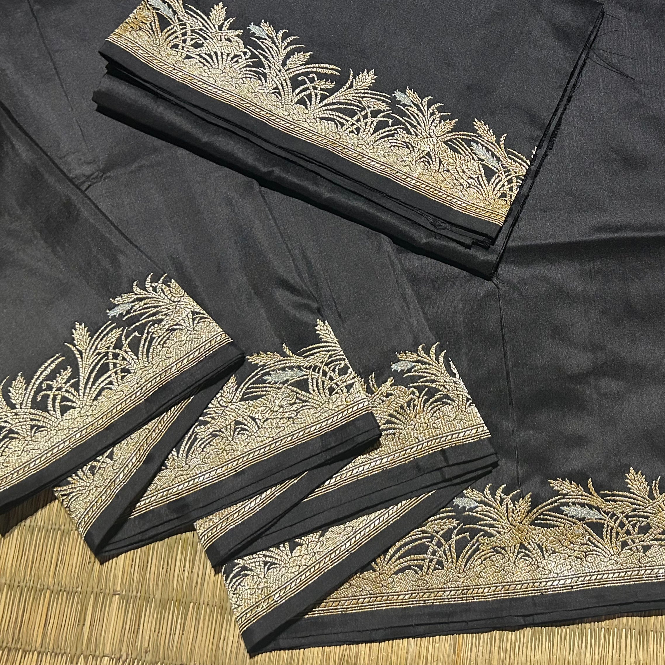 Shikargah Khadwa Benarasi in Black