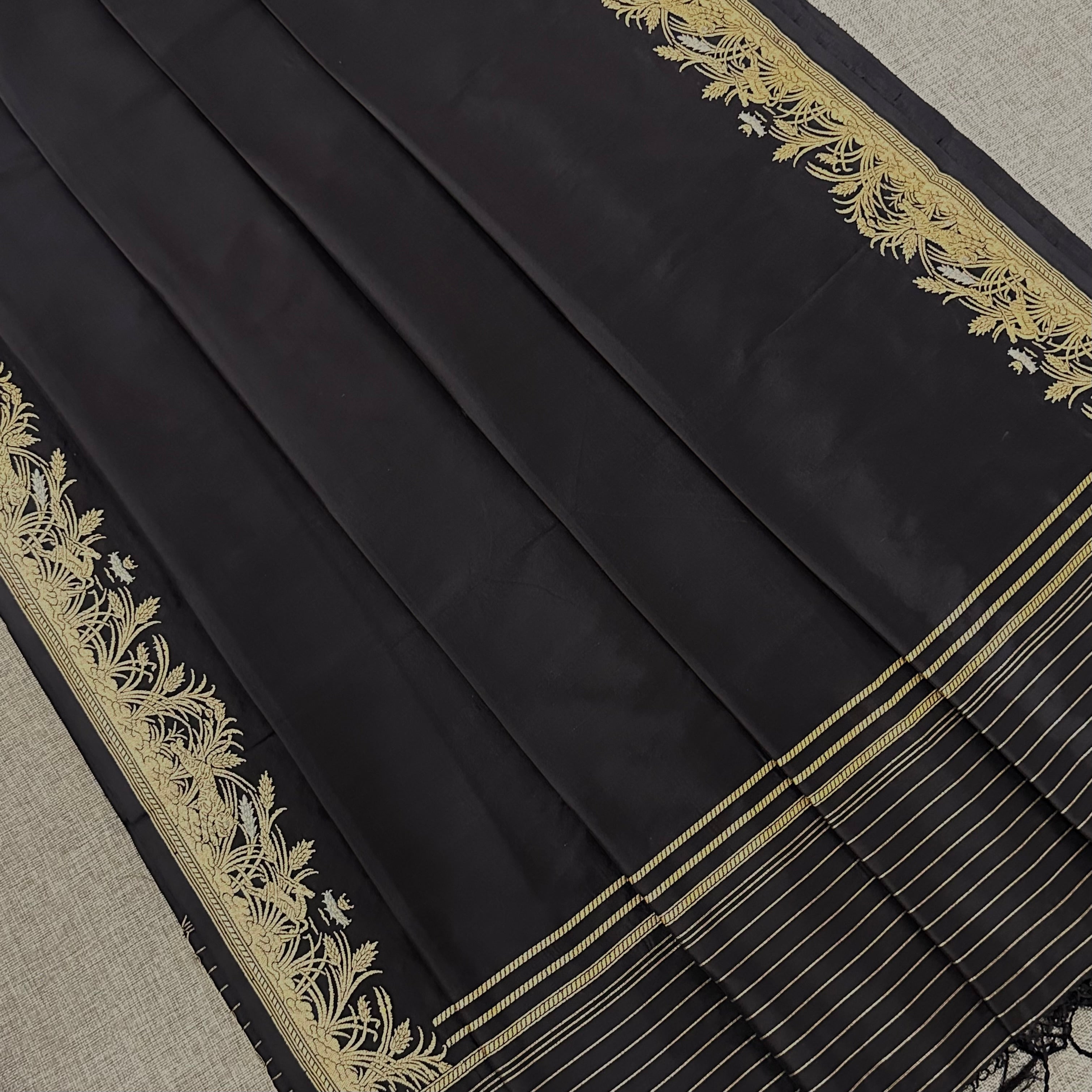 Shikargah Khadwa Benarasi in Black
