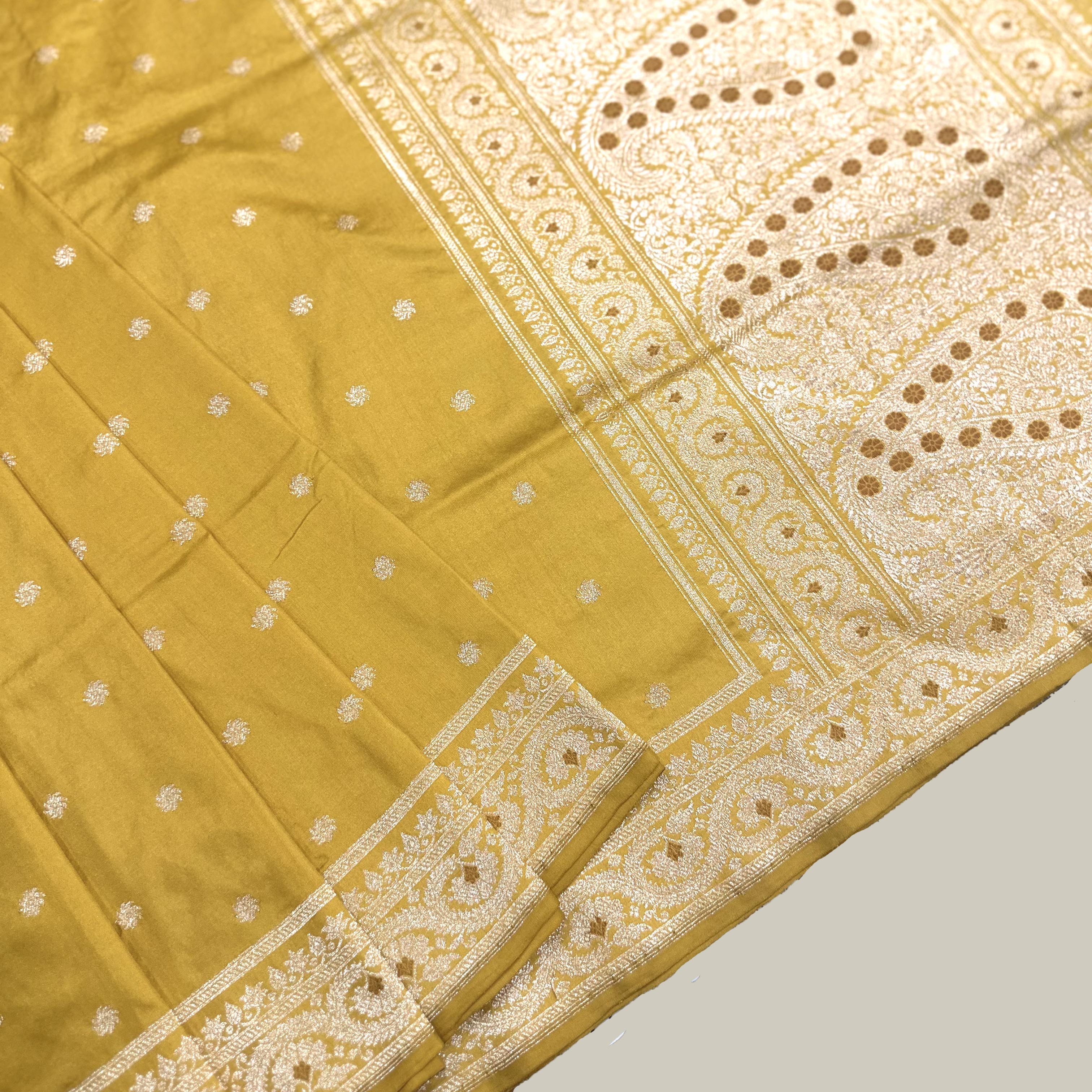 Alphonso Yellow Khadwa Buti Benarasi