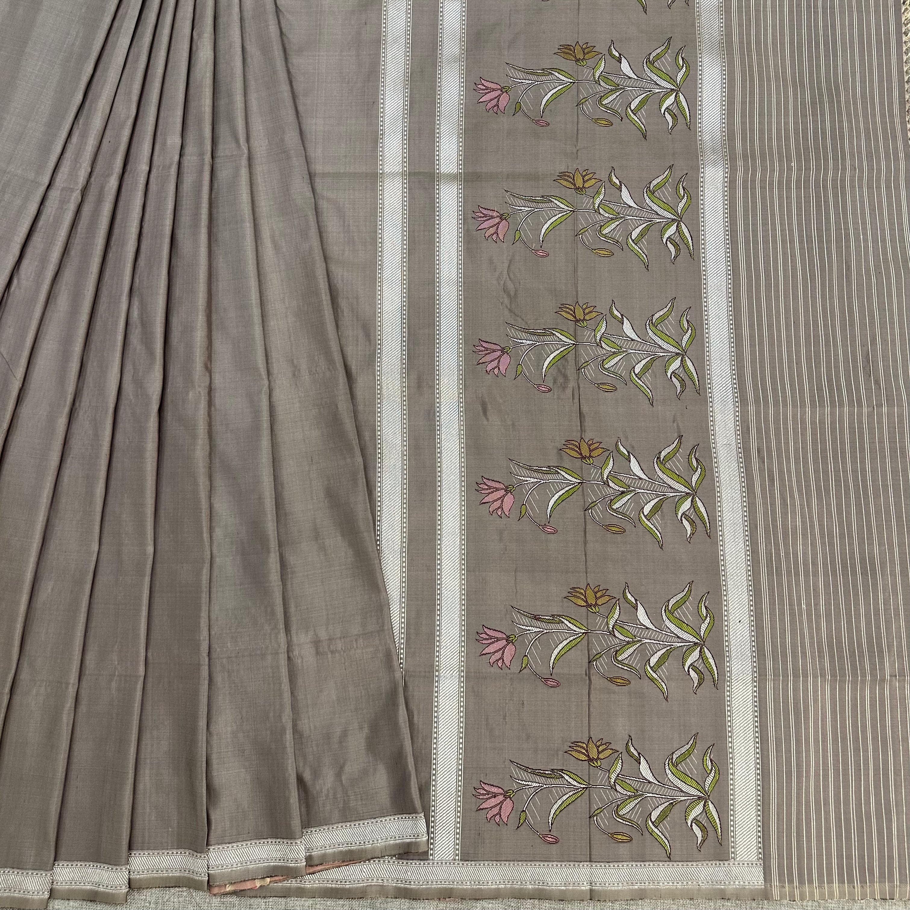 Grey Khadwa Benarasi with Mughal Flower