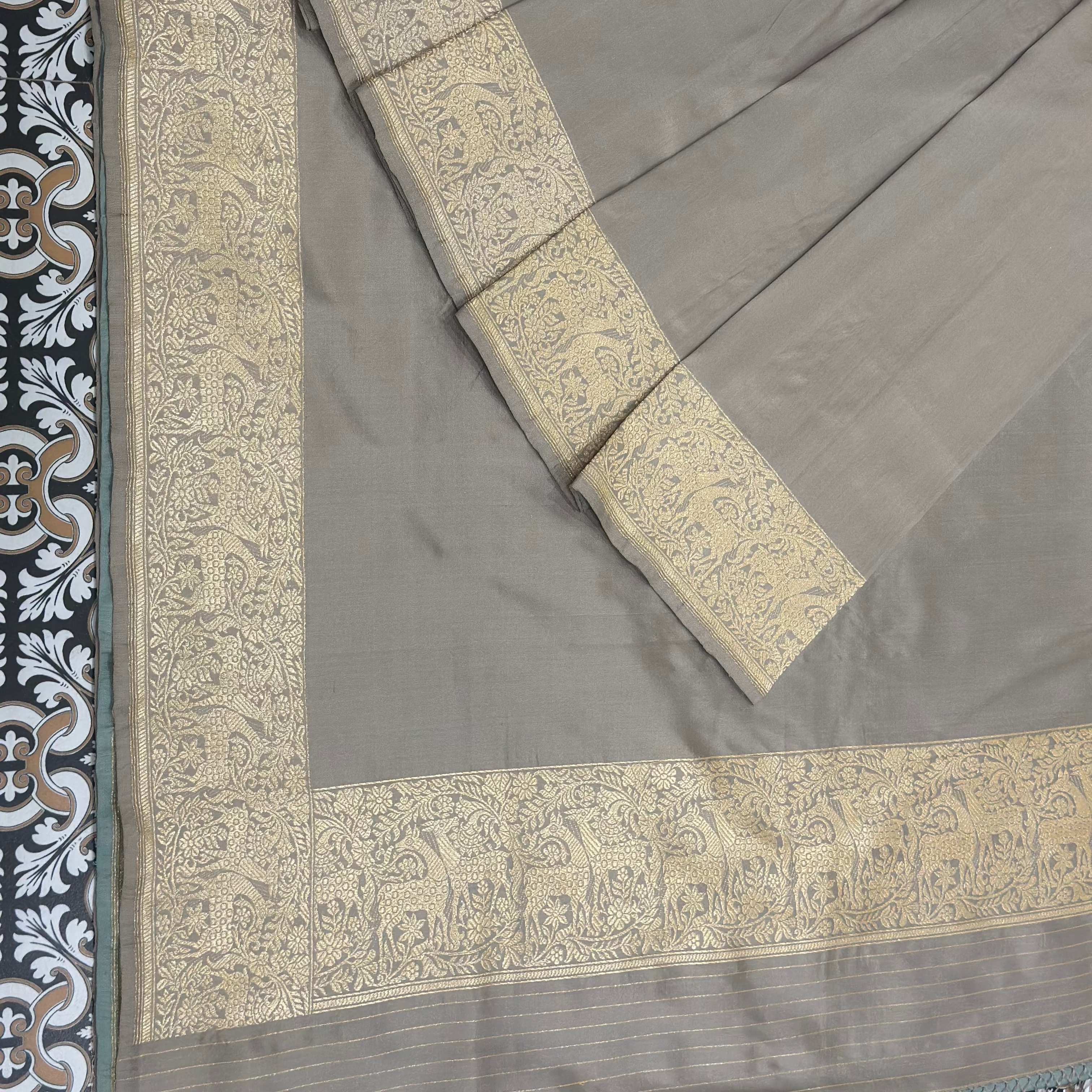 Shikargah Khadwa Benarasi in Grey