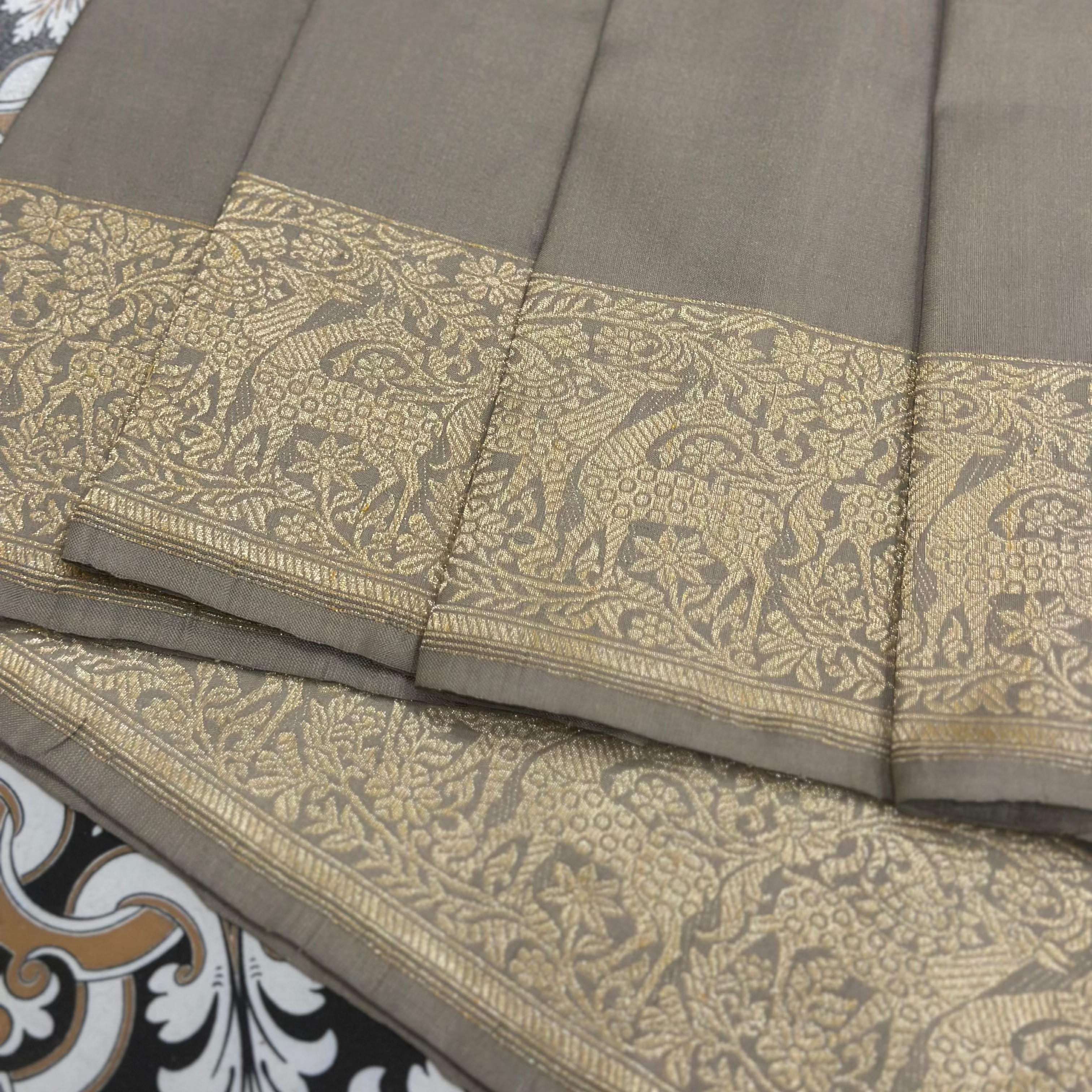 Shikargah Khadwa Benarasi in Grey