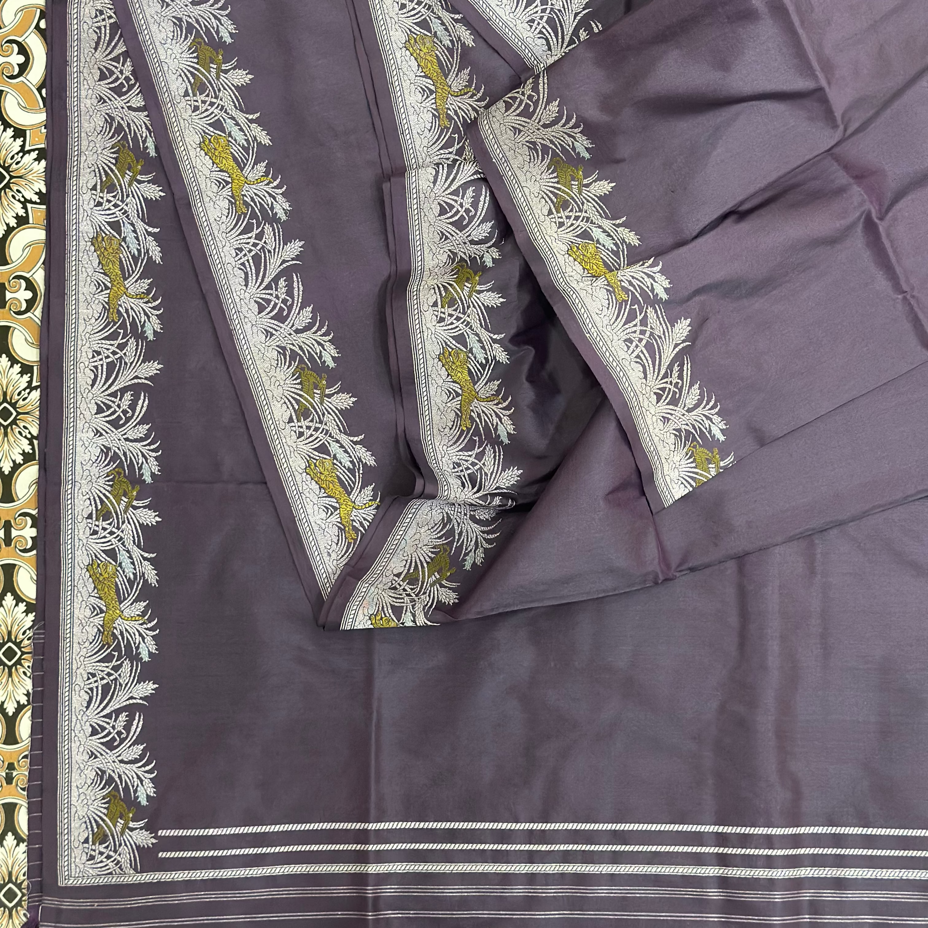 Shikargah Khadwa Benarasi in purple