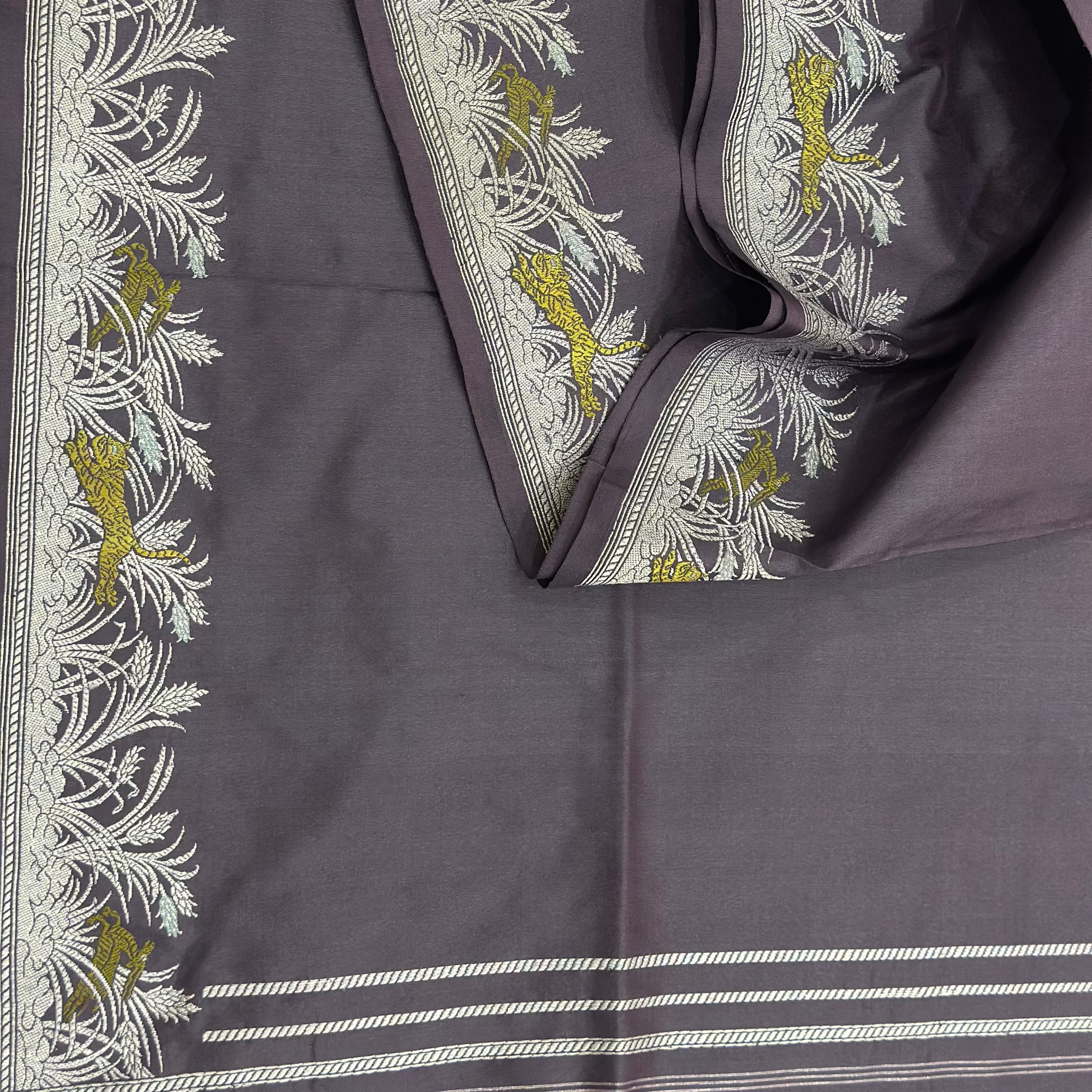 Shikargah Khadwa Benarasi in purple