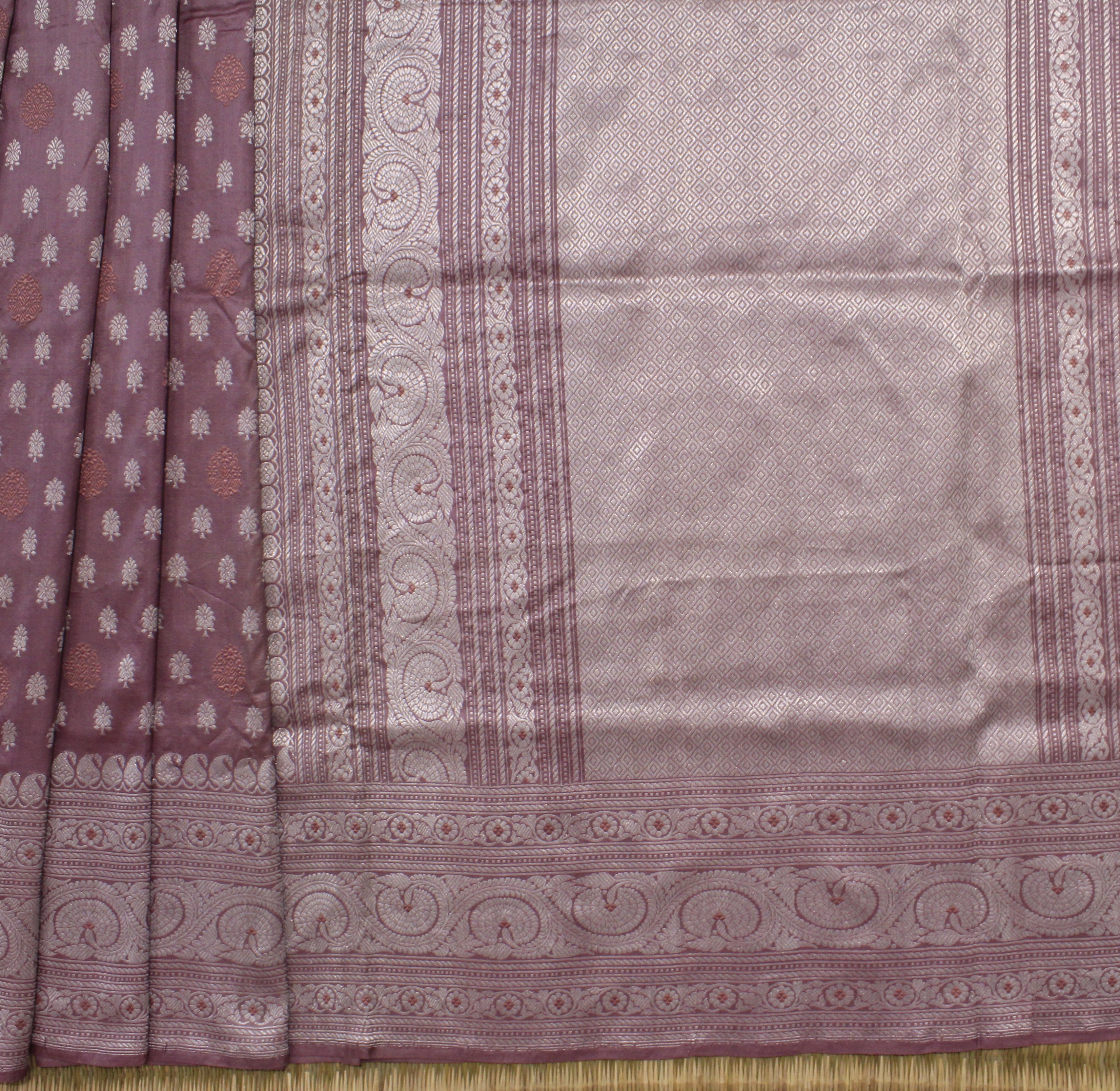 Dusty Pink Colour Khadwa Benarasi - a Masterpiece