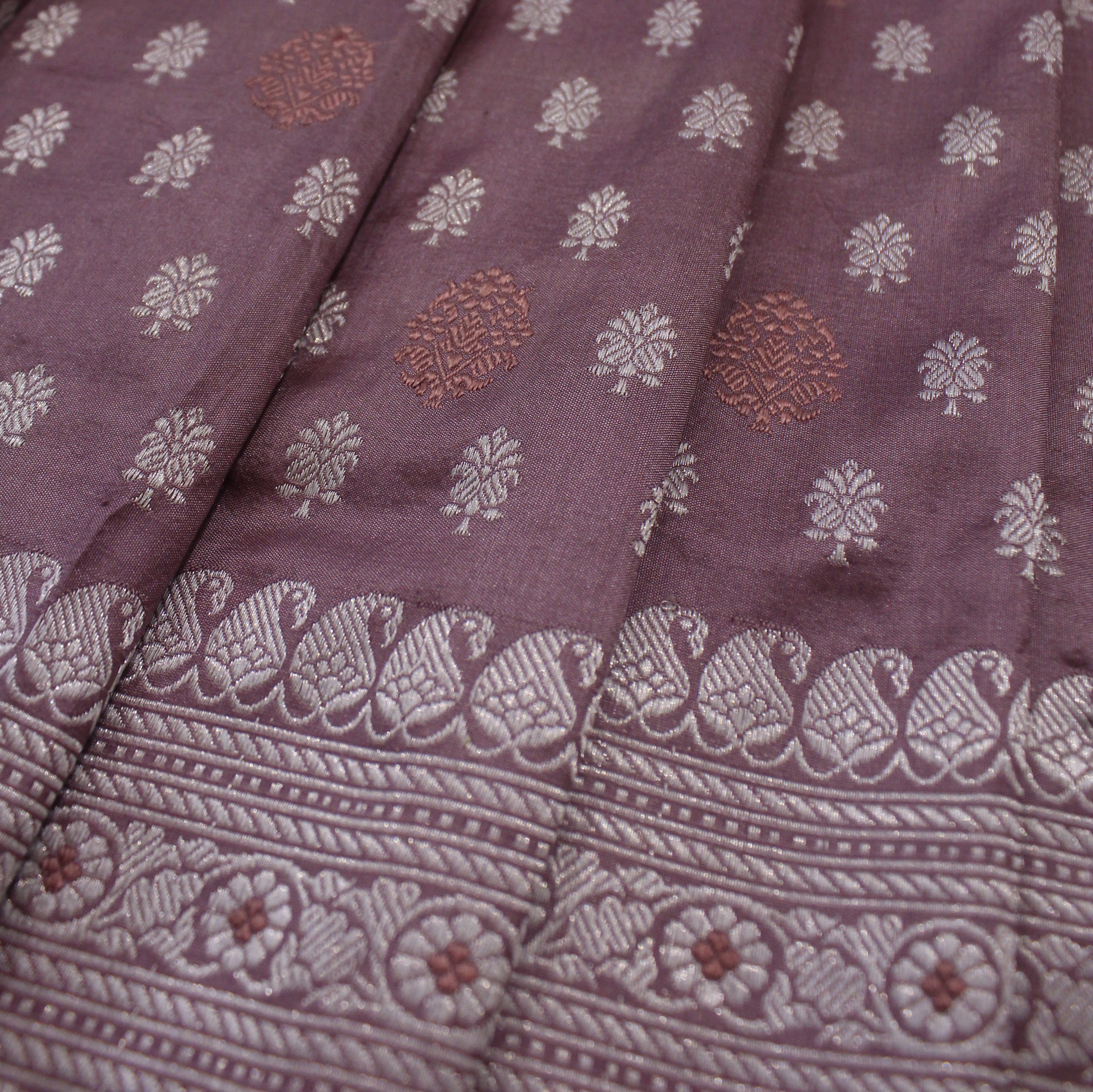 Dusty Pink Colour Khadwa Benarasi - a Masterpiece