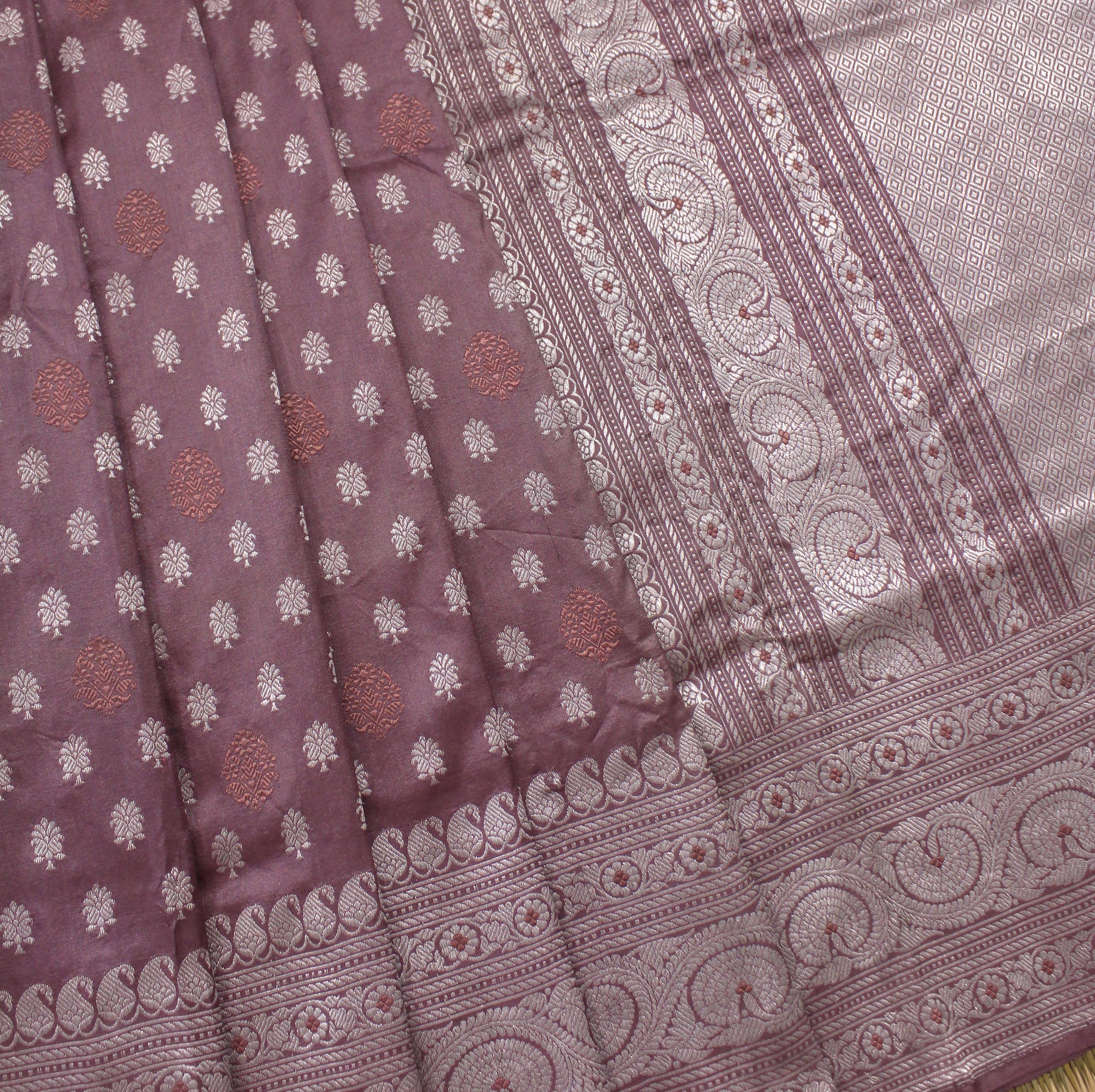Dusty Pink Colour Khadwa Benarasi - a Masterpiece