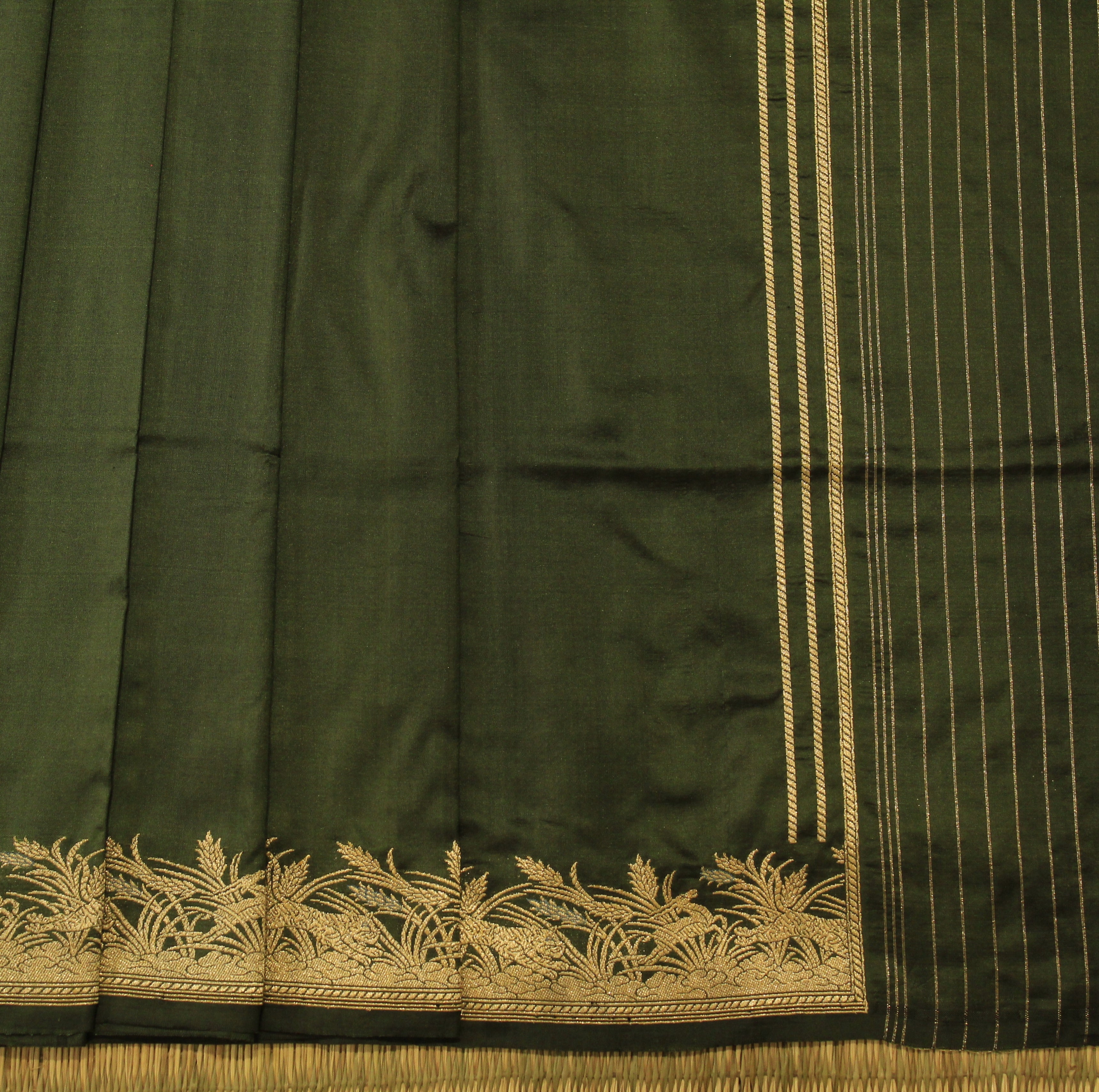 Shikargah Khadwa Benarasi in Forest Green