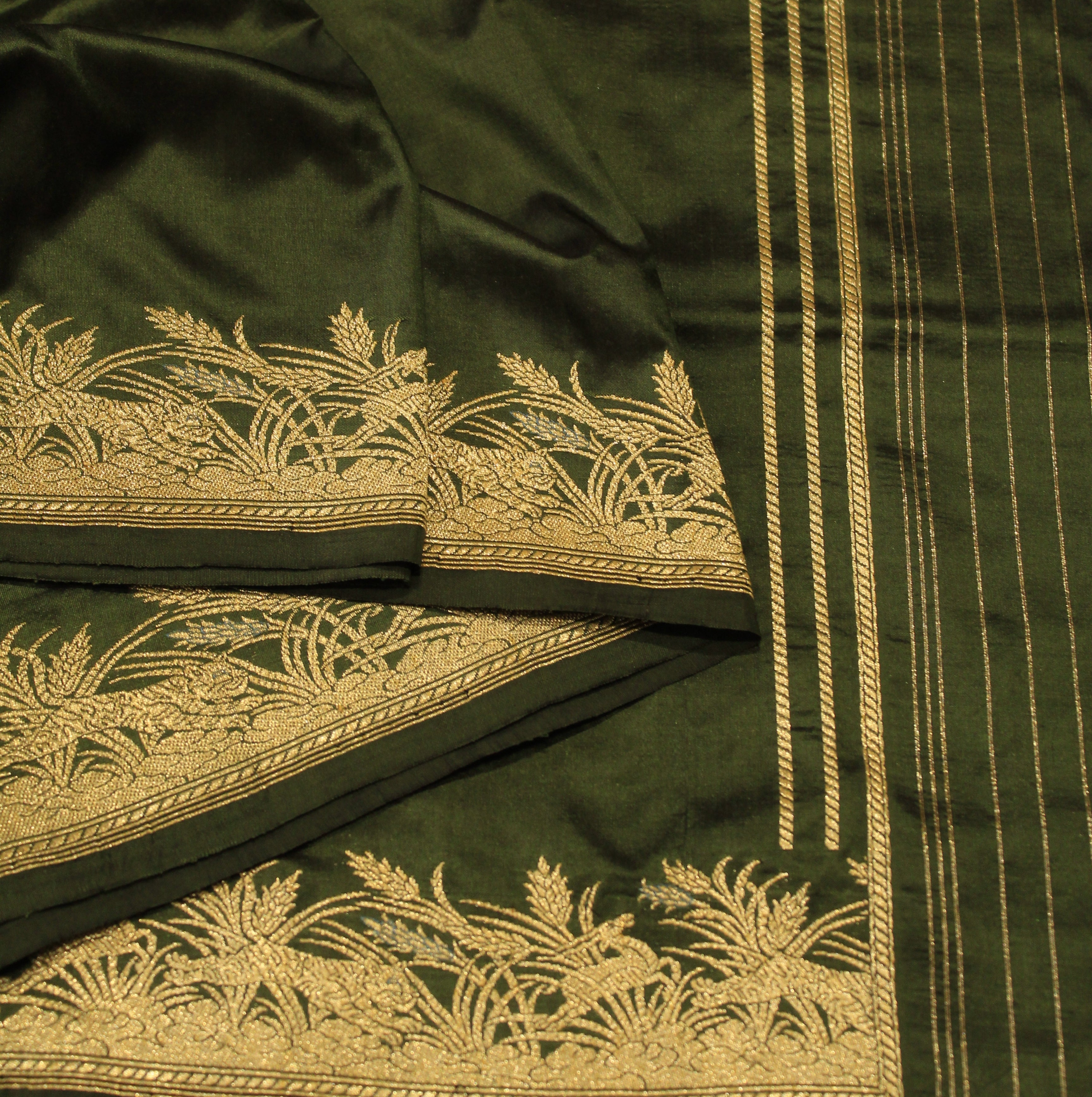 Shikargah Khadwa Benarasi in Forest Green