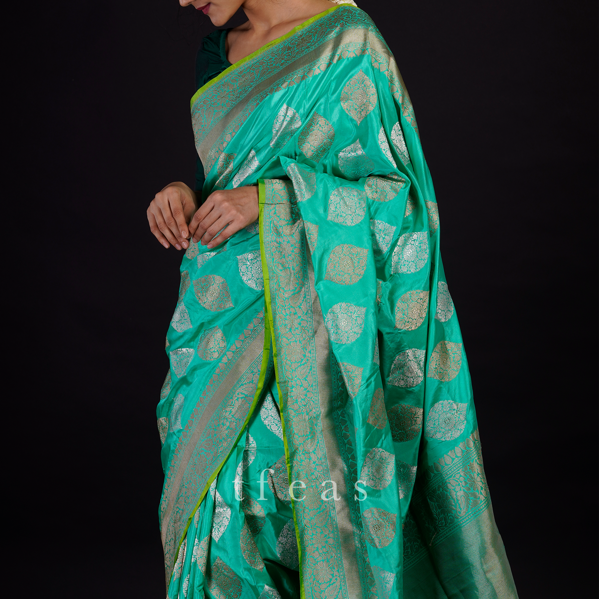 Feroza Sona Rupa Khadwa Katan Benarasi