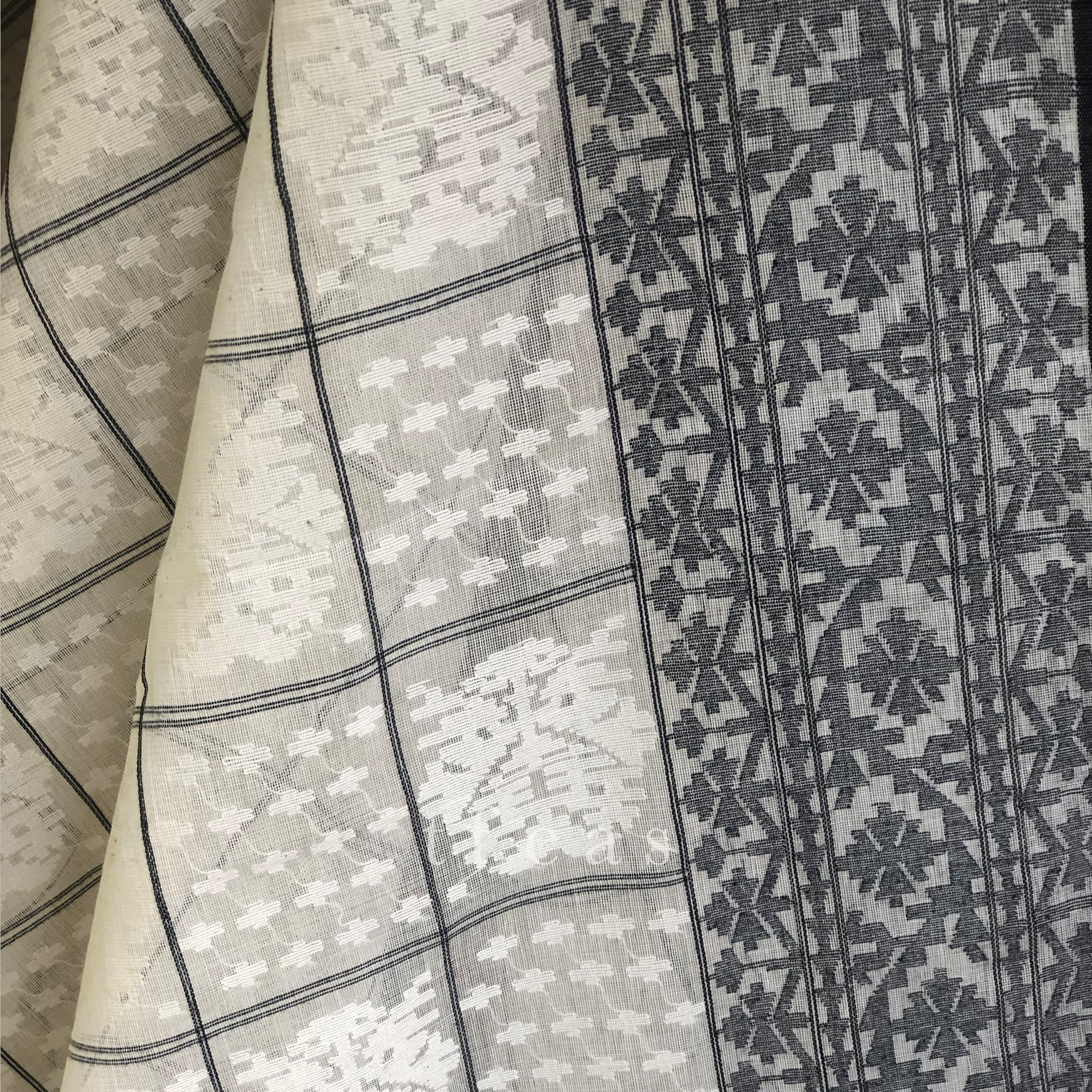 200 count White Handwoven Bangladeshi Dhakai Jamdani - three border