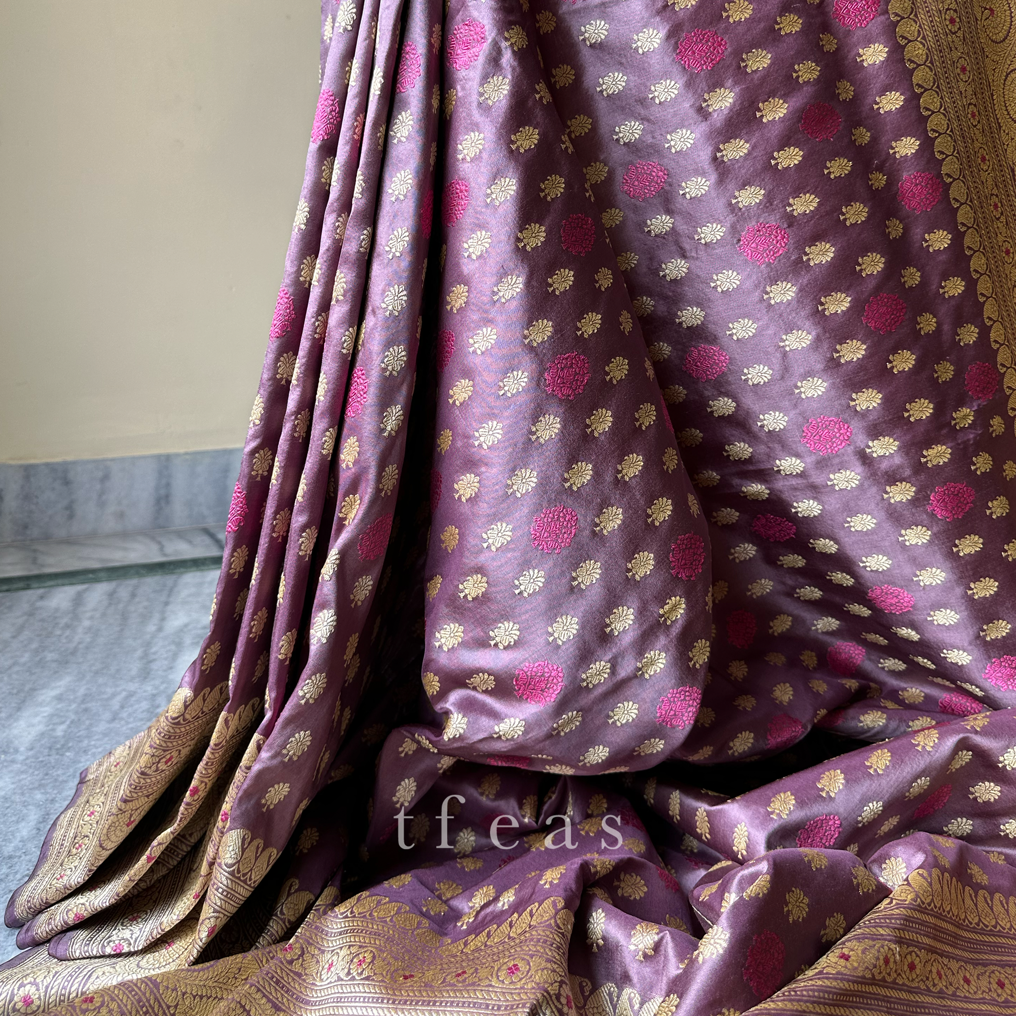 Greyish Purple Shot Colour Khadwa Benarasi - a Masterpiece
