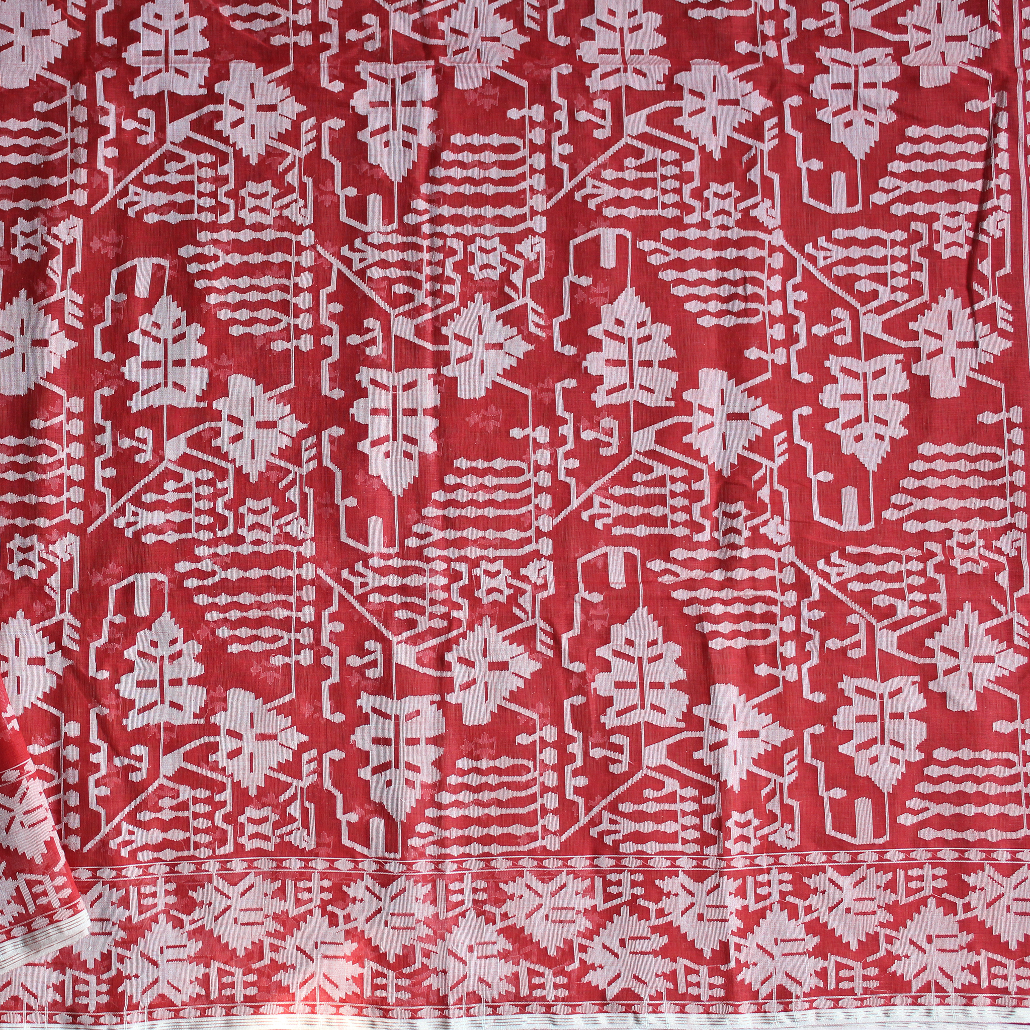 Red and White Angoorlata Dhakai Jamdani Saree (Grapevine)