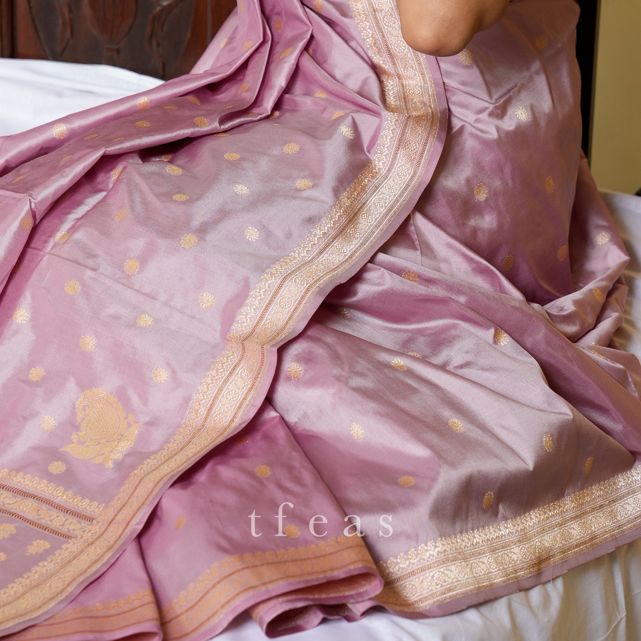 Light Mauve Coloured Khadwa Benarasi with Koniya