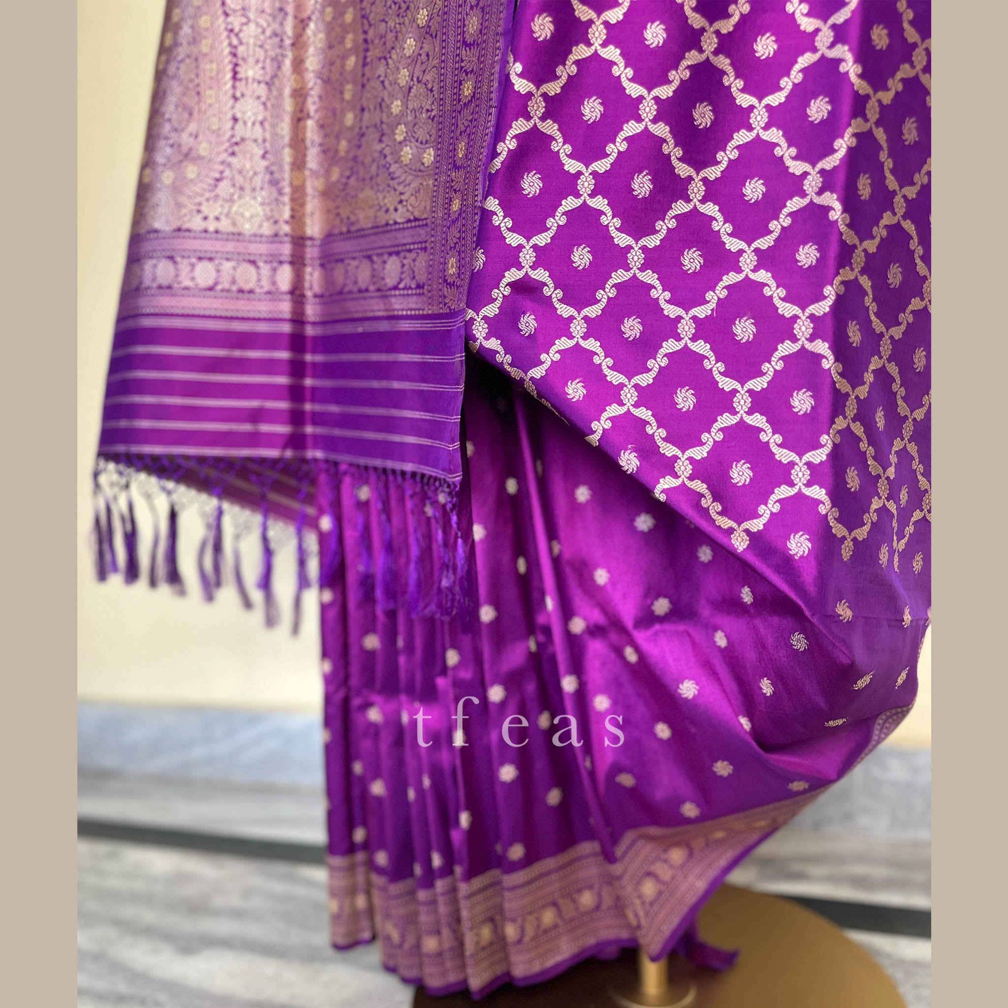 Purplish Pink Khadwa Jaal Partly Pallu