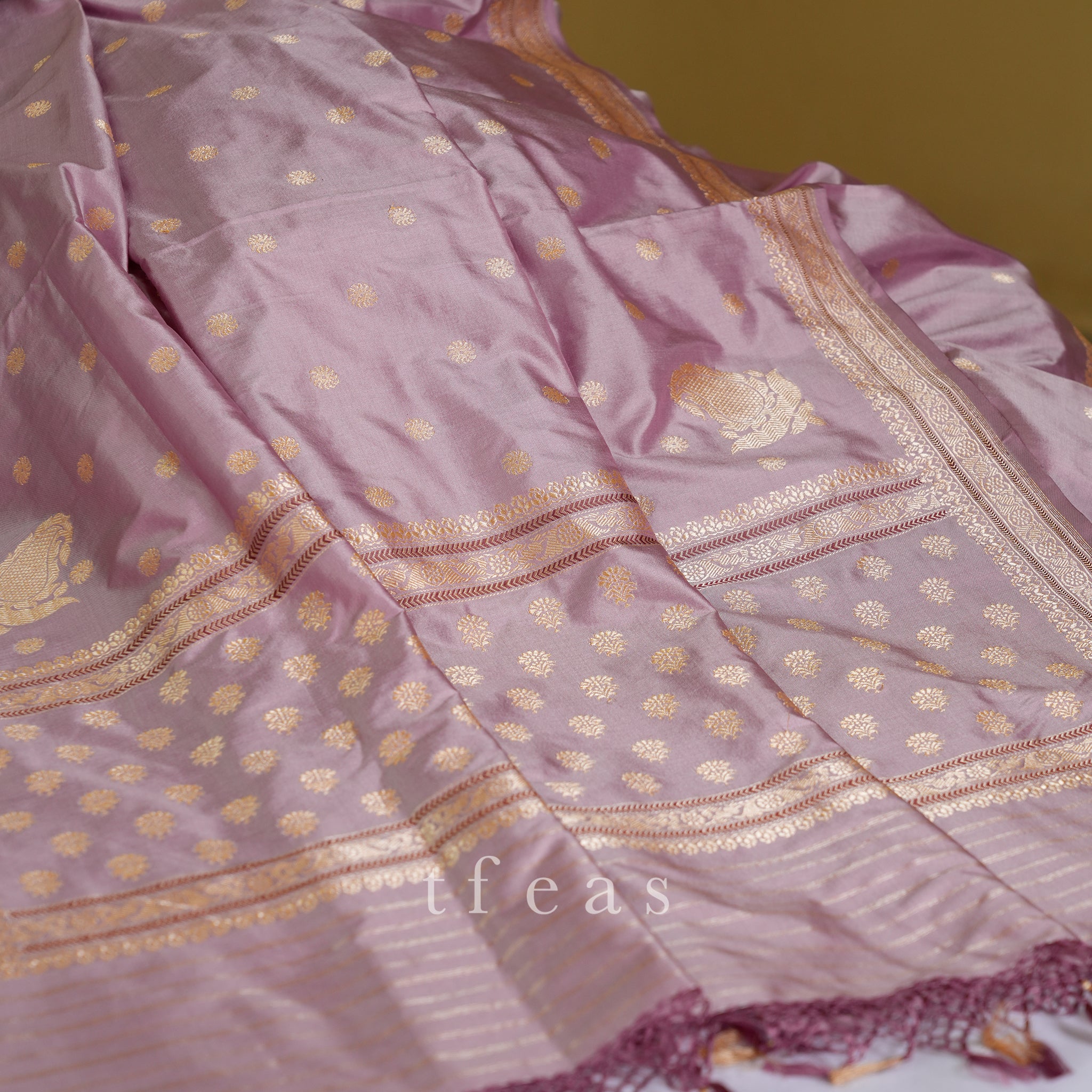 Light Mauve Coloured Khadwa Benarasi with Koniya