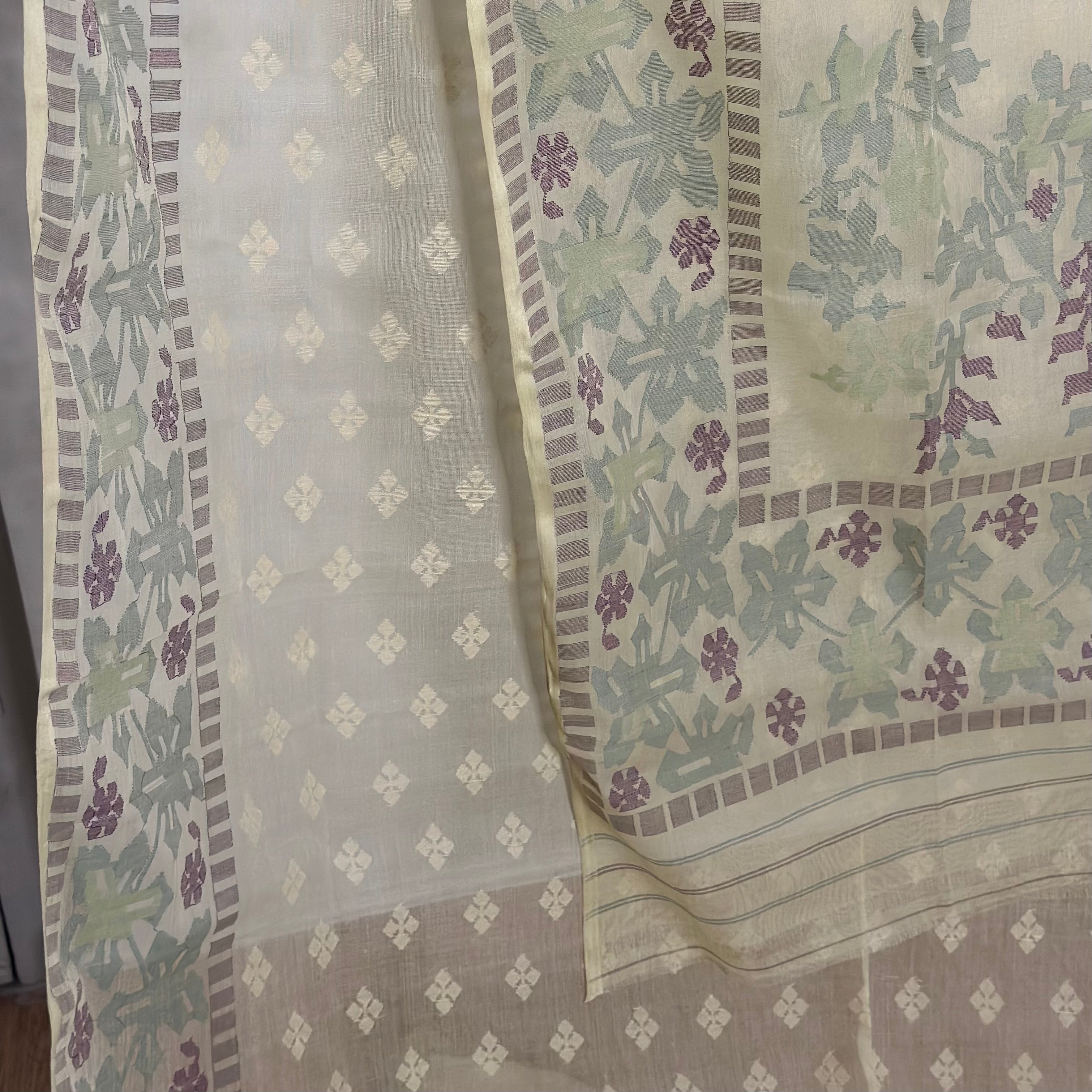 Butter Cream Angoorlata Dhakai Jamdani Saree (Grapevine)
