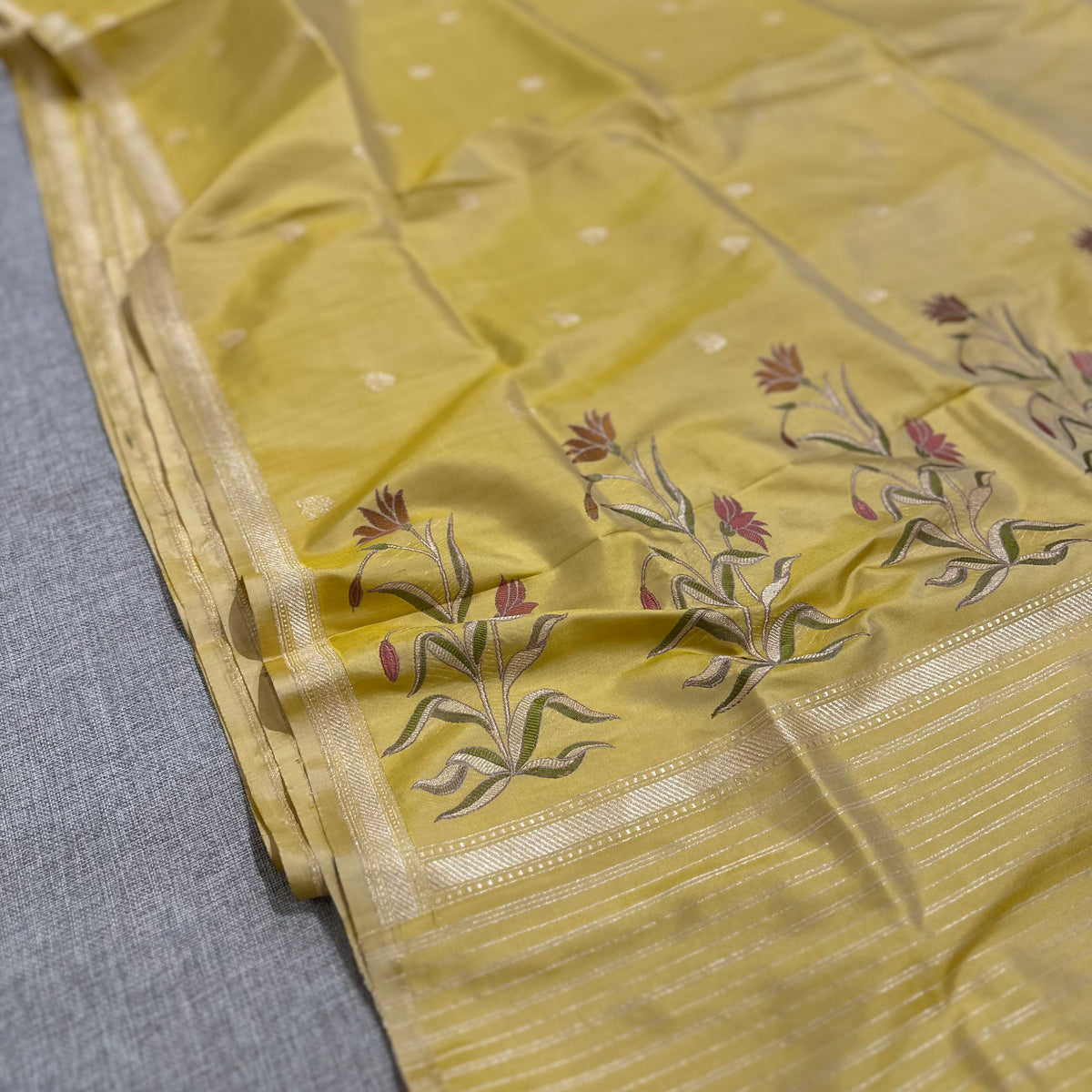 Yellow Khadwa Benarasi with Mughal Flower and Butis