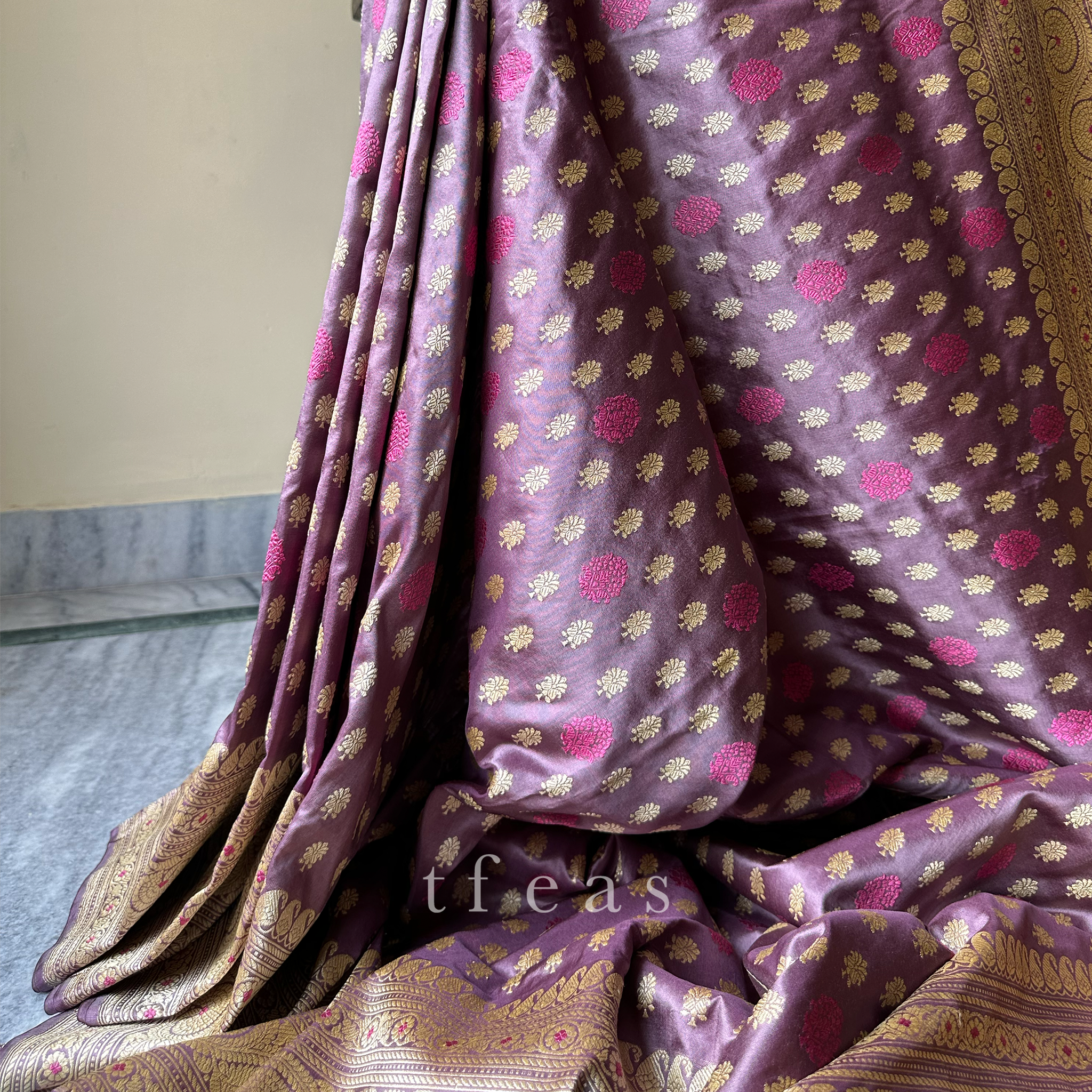 Greyish Purple Shot Colour Khadwa Benarasi - a Masterpiece