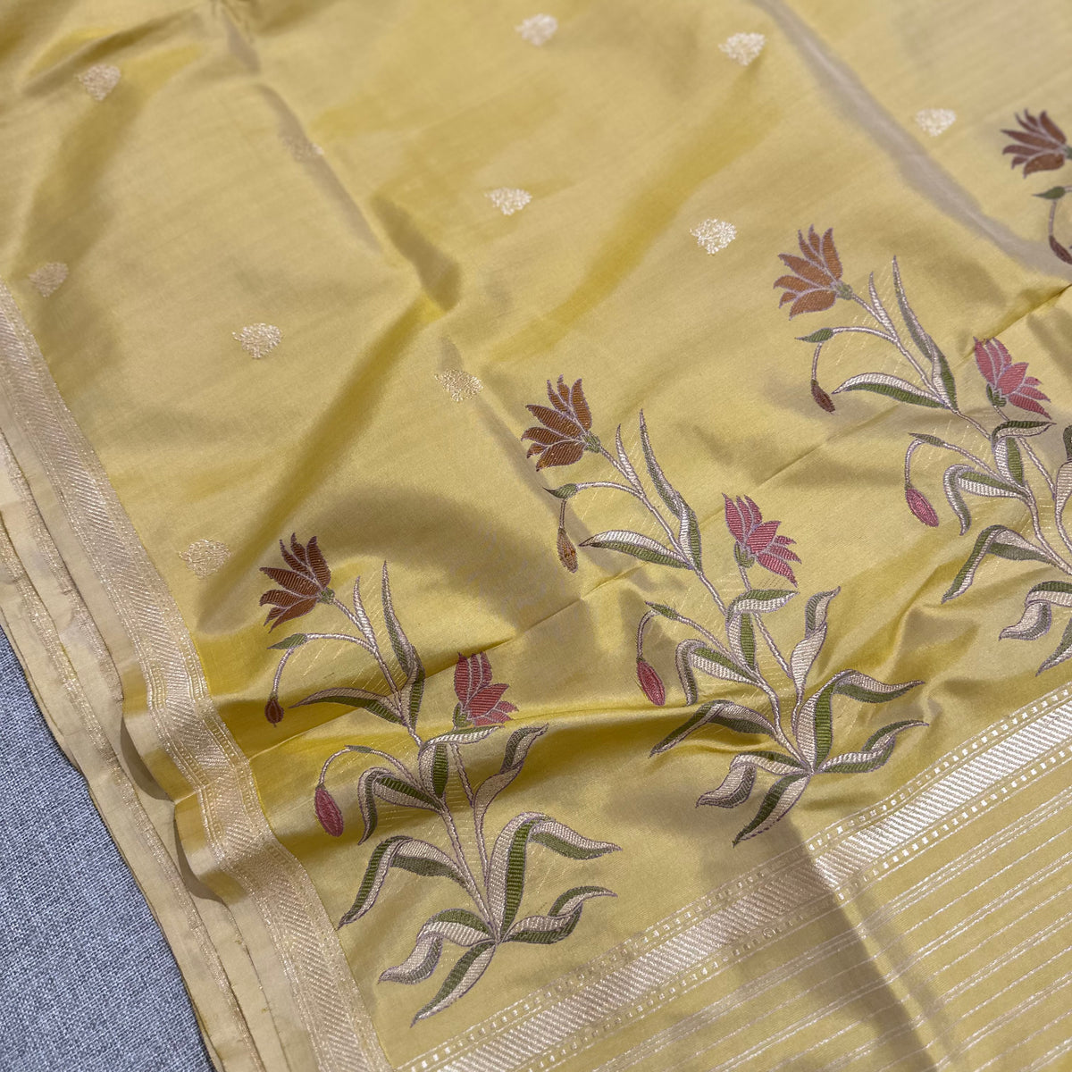 Yellow Khadwa Benarasi with Mughal Flower and Butis