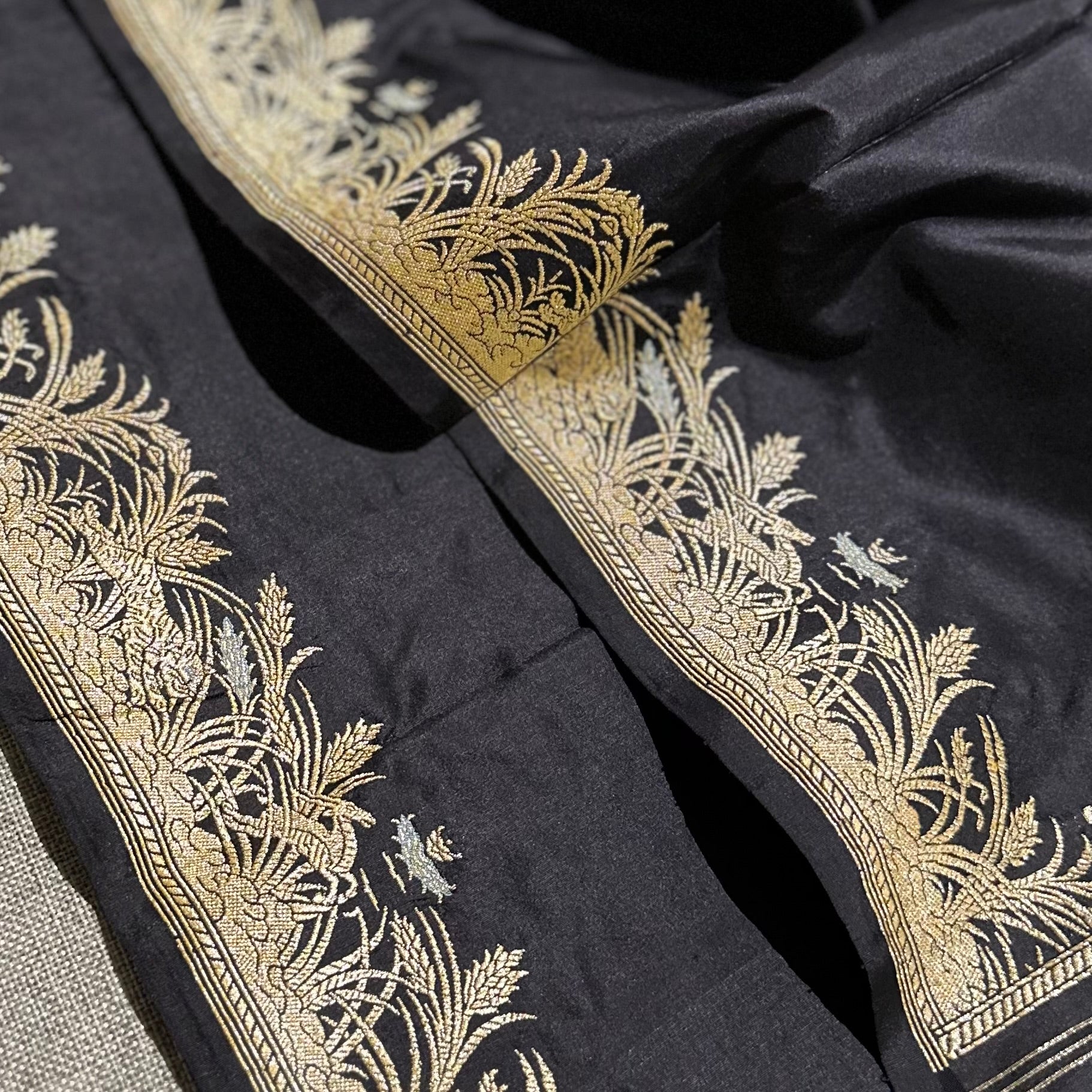 Shikargah Khadwa Benarasi in Black