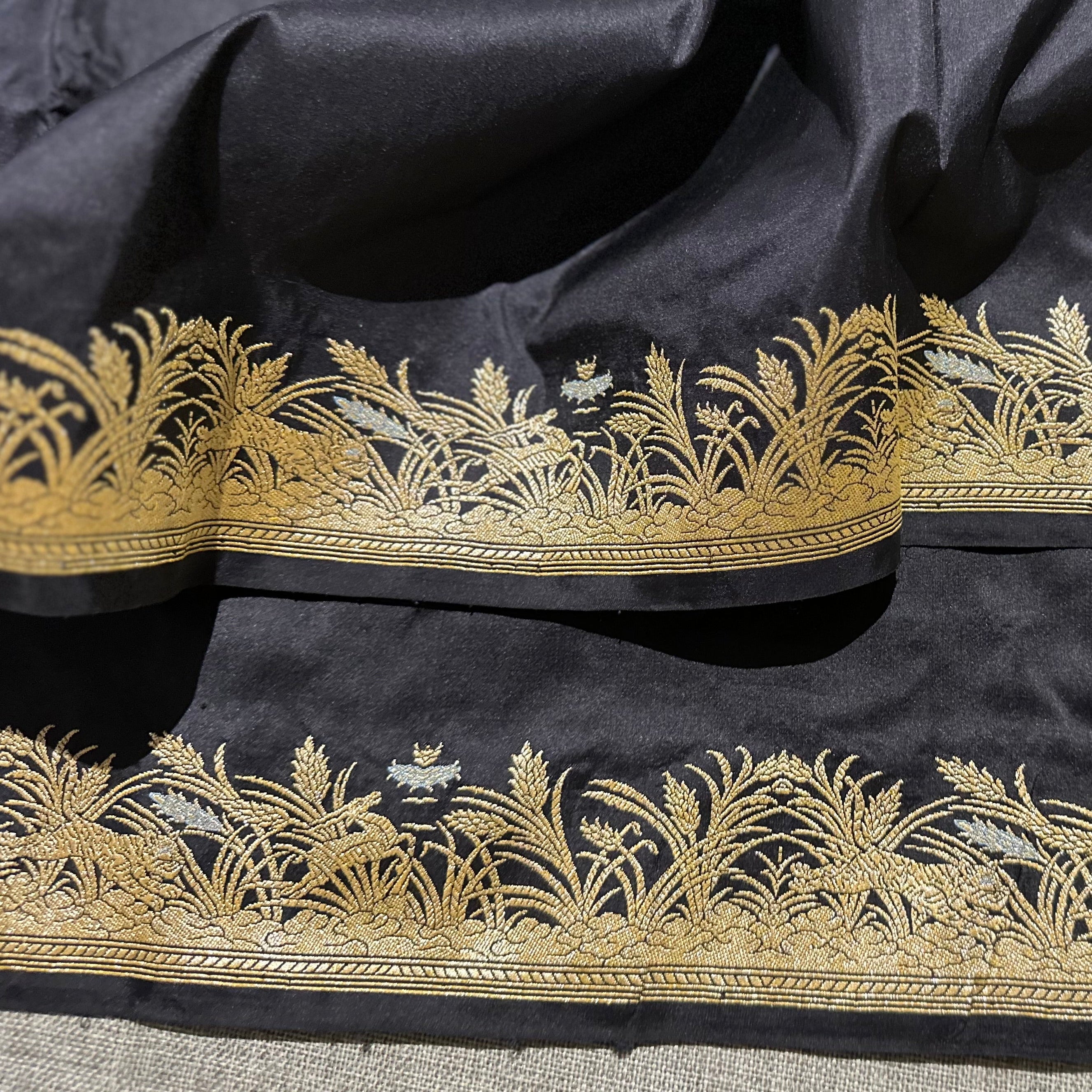 Shikargah Khadwa Benarasi in Black