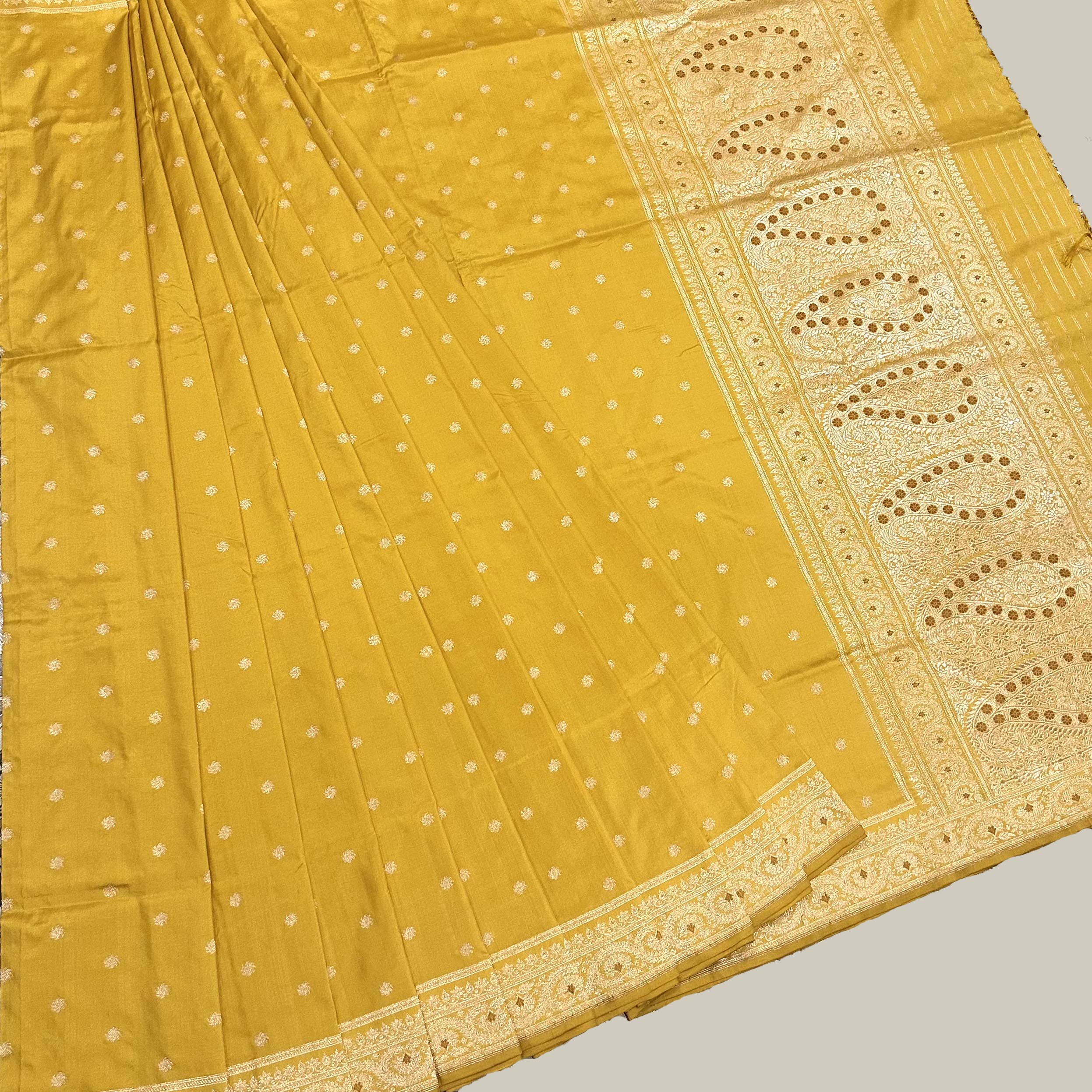 Alphonso Yellow Khadwa Buti Benarasi