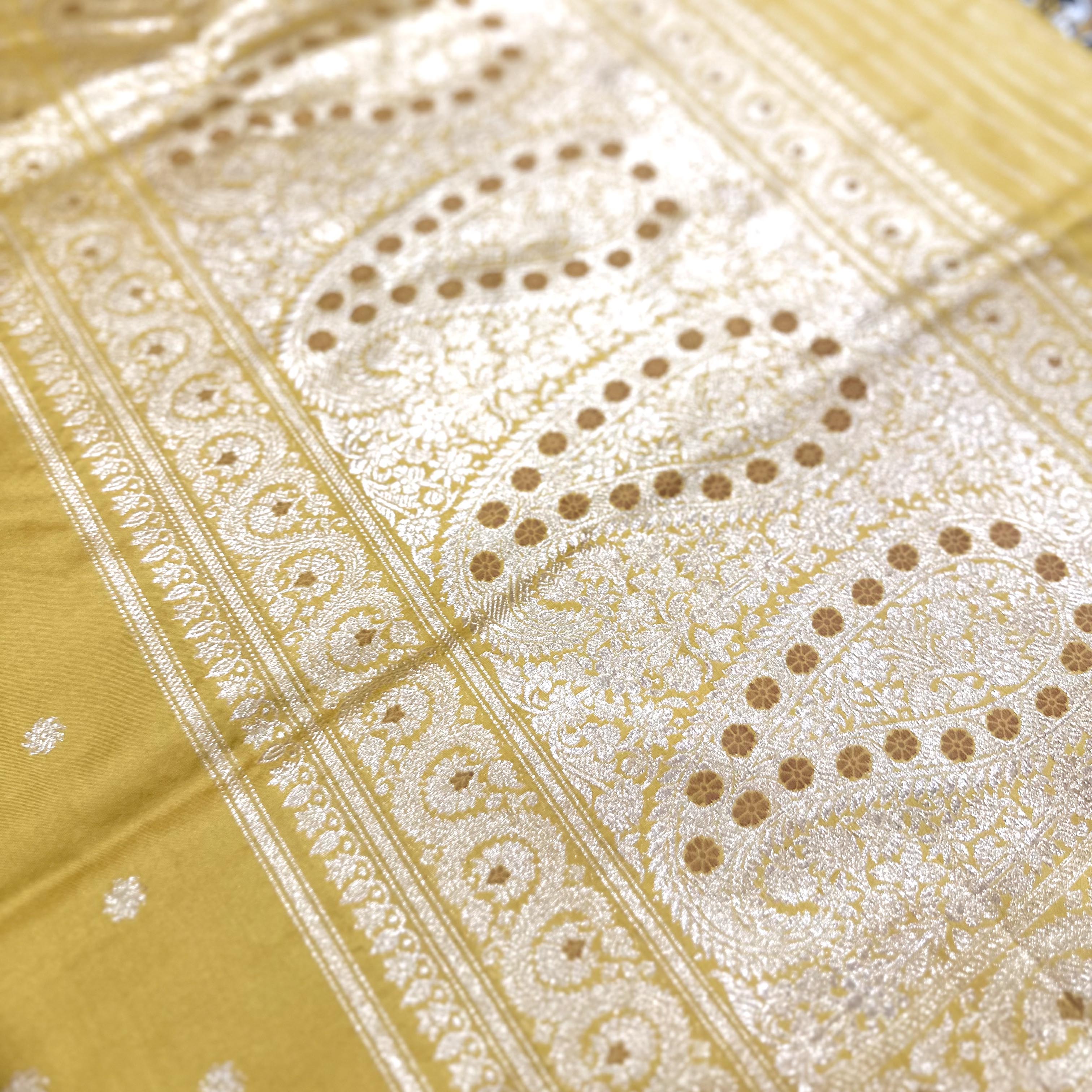 Alphonso Yellow Khadwa Buti Benarasi