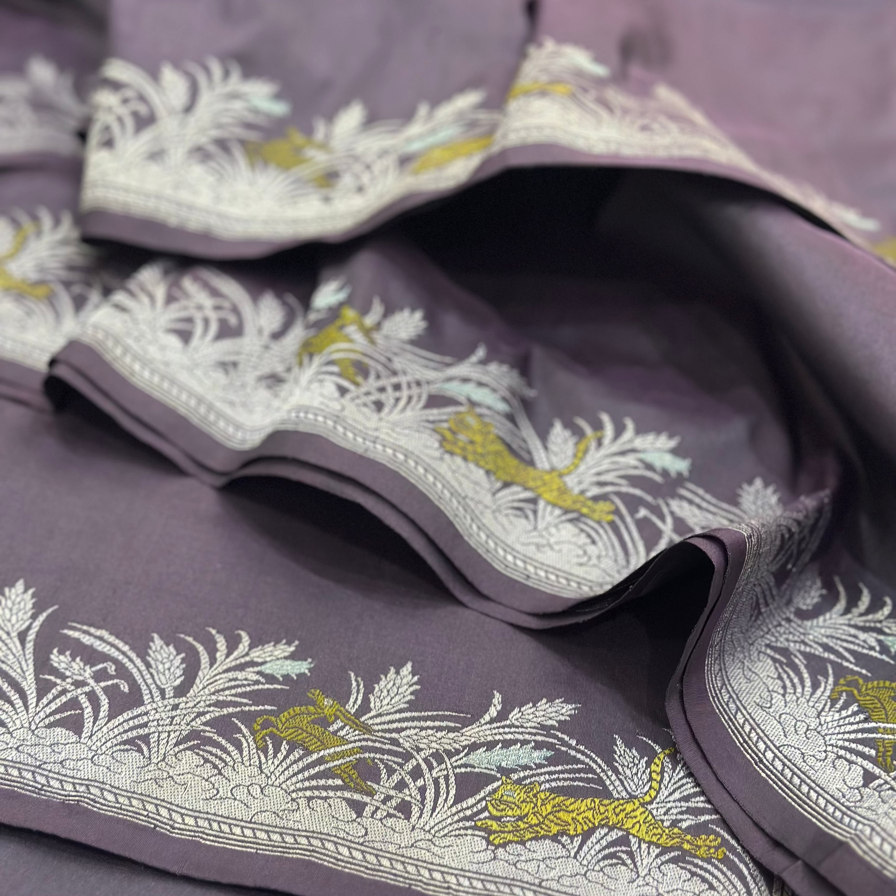 Shikargah Khadwa Benarasi in purple