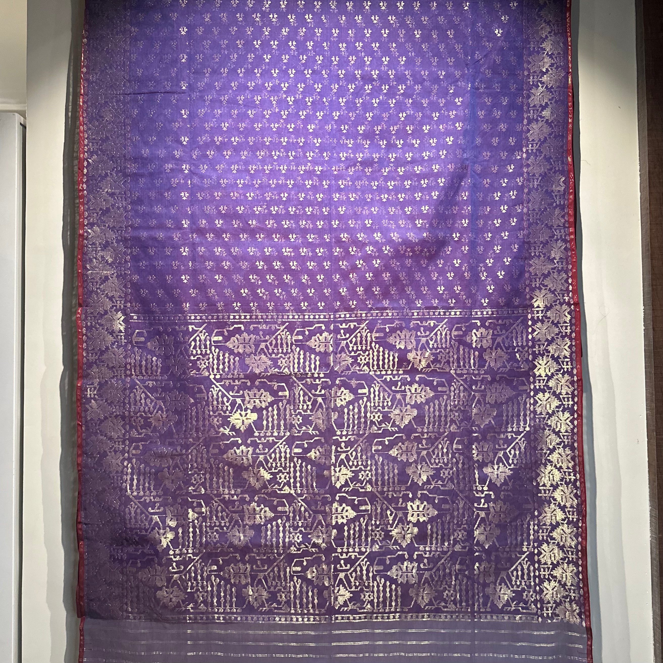 Purple and Golden Angoorlata Dhakai Jamdani Saree (Grapevine)