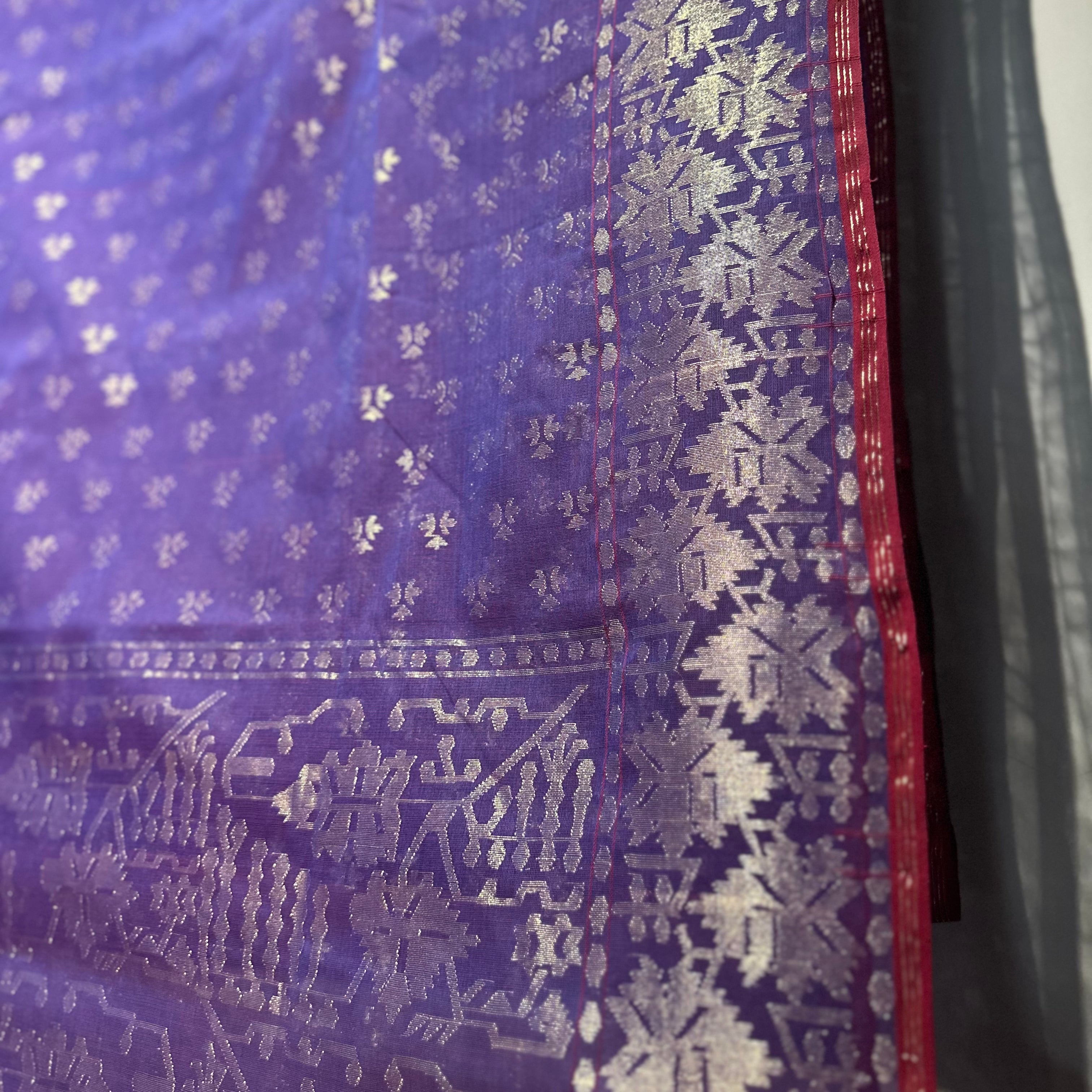 Purple and Golden Angoorlata Dhakai Jamdani Saree (Grapevine)