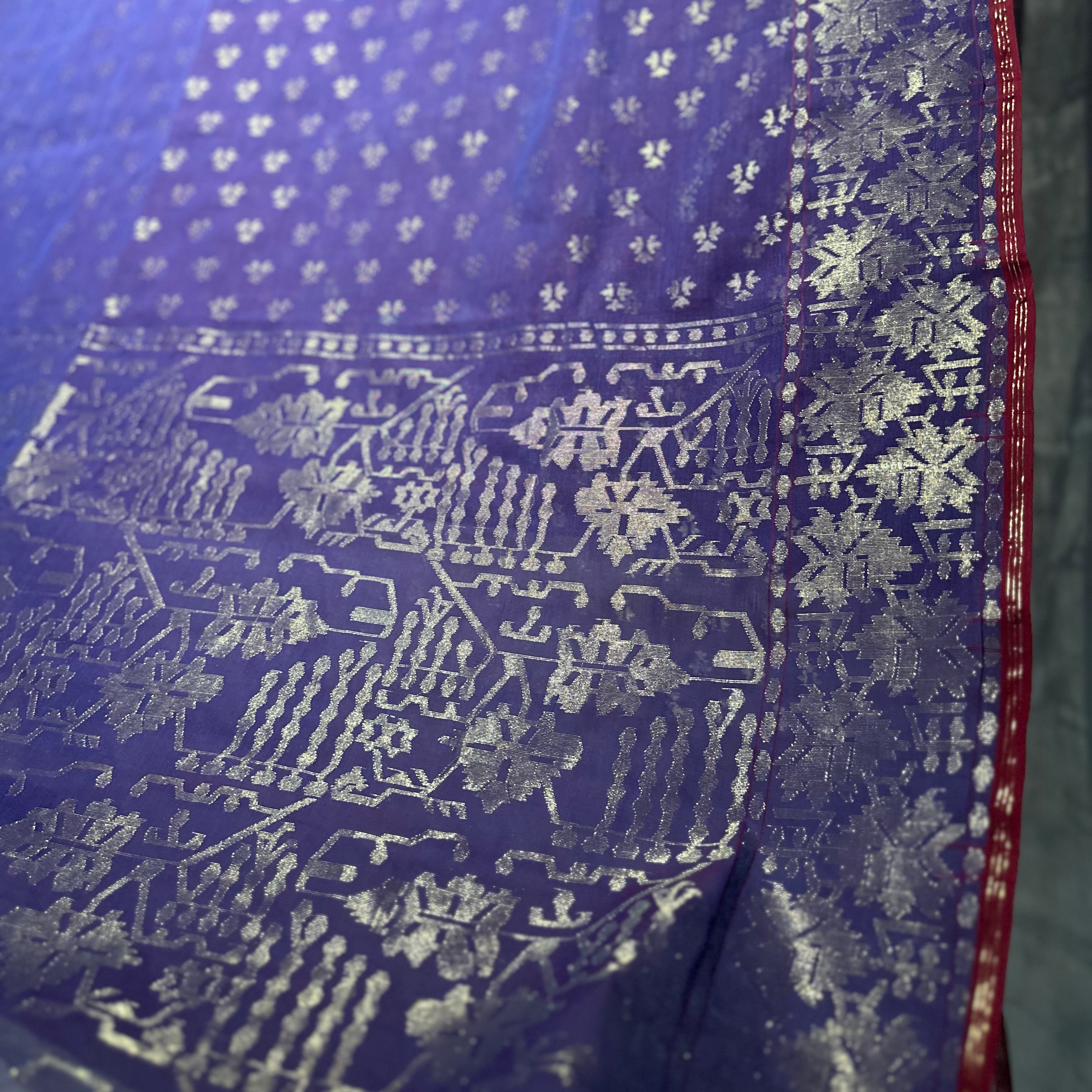 Purple and Golden Angoorlata Dhakai Jamdani Saree (Grapevine)